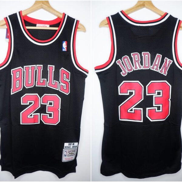 CLASSIC HWC BULLS #23 JORDAN HITAM 97-98