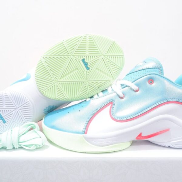 NIKE LEBRON 22 LOW CHRISTMAS 2KG