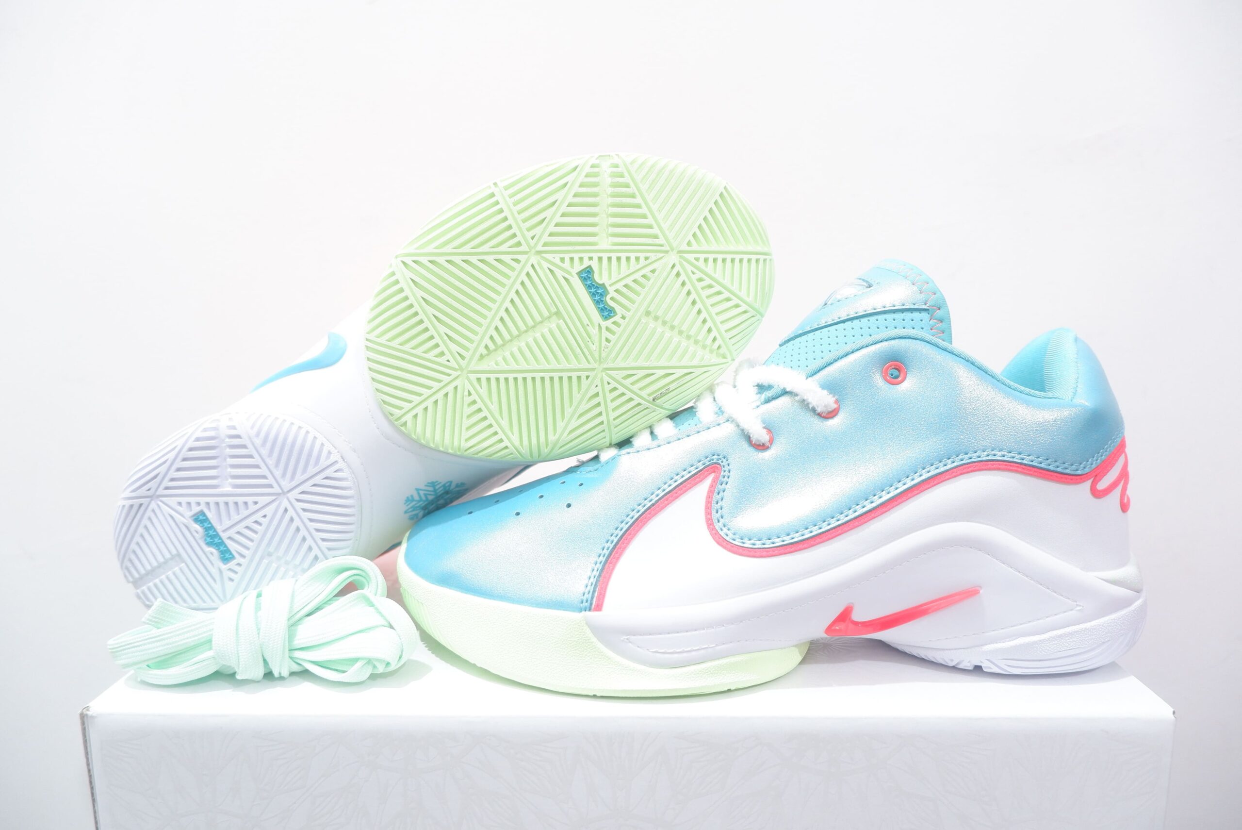 NIKE LEBRON 22 LOW CHRISTMAS 2KG