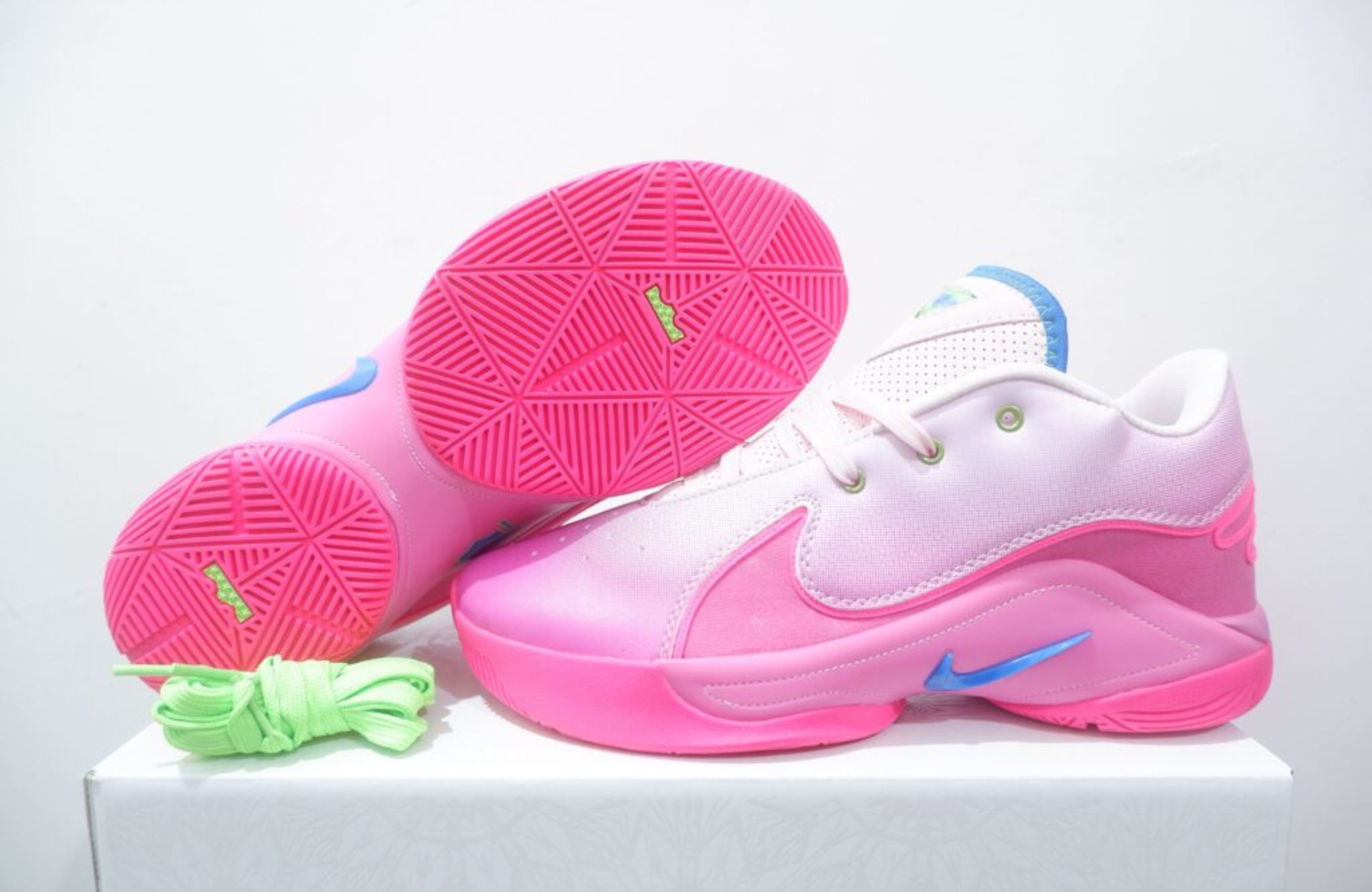 NIKE LEBRON 22 LOW I PROMISE 2KG