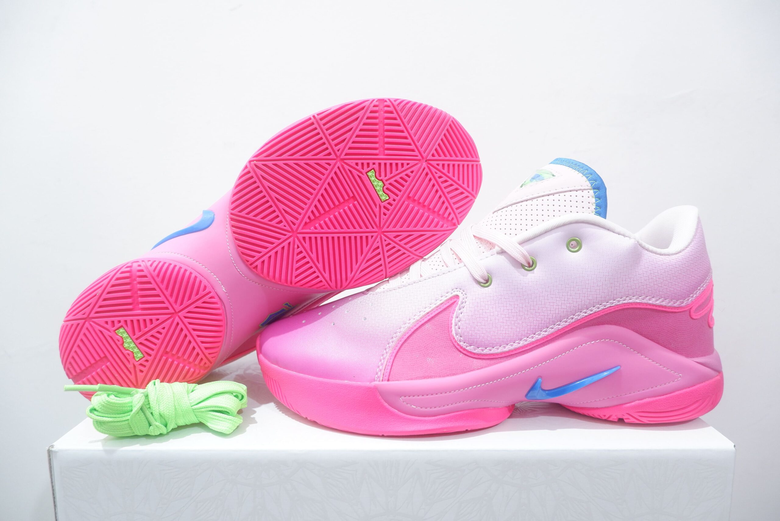 NIKE LEBRON 22 LOW I PROMISE 2KG