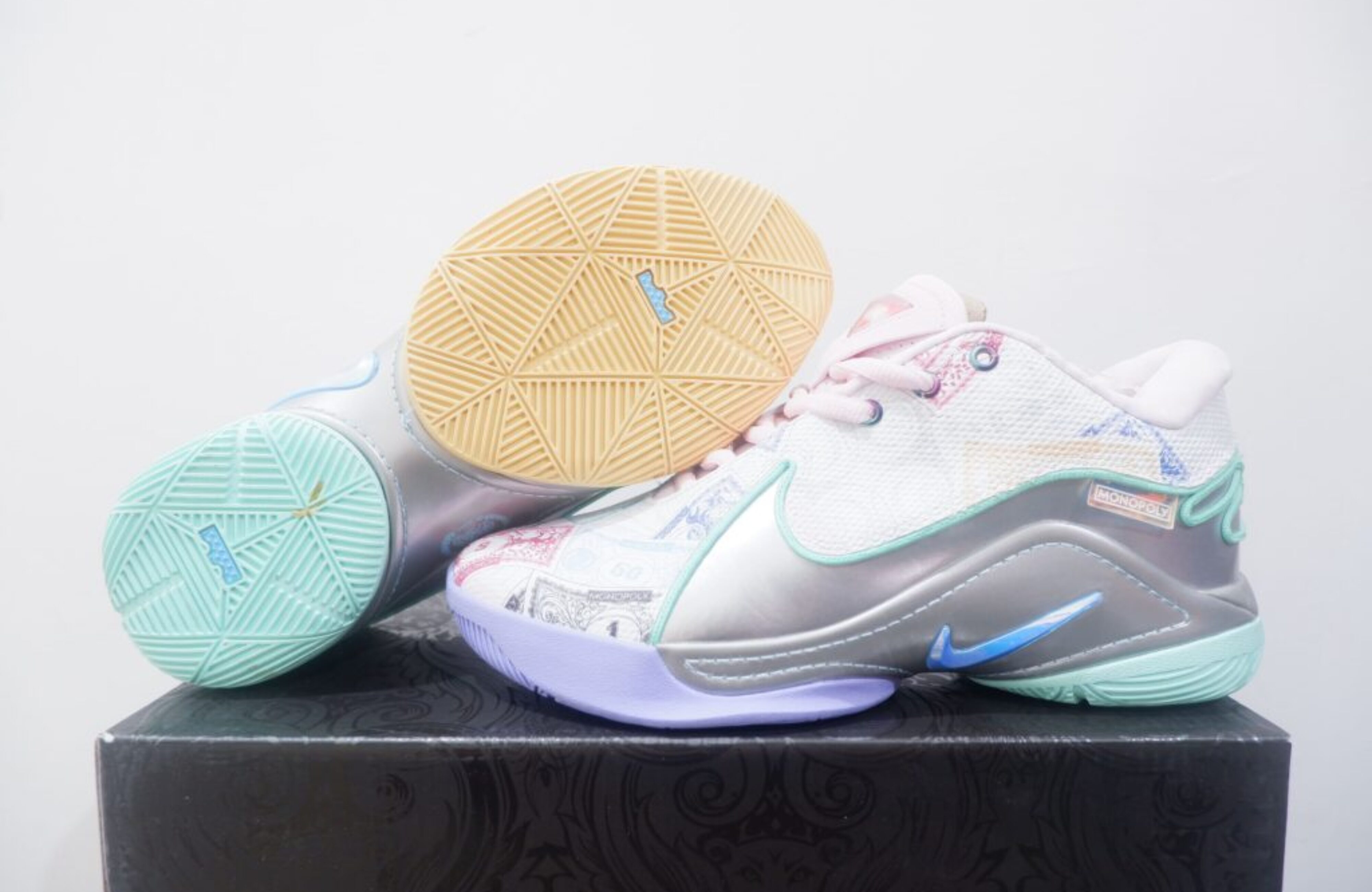 NIKE LEBRON 22 LOW MONOPOLY X CURRENCY 2KG