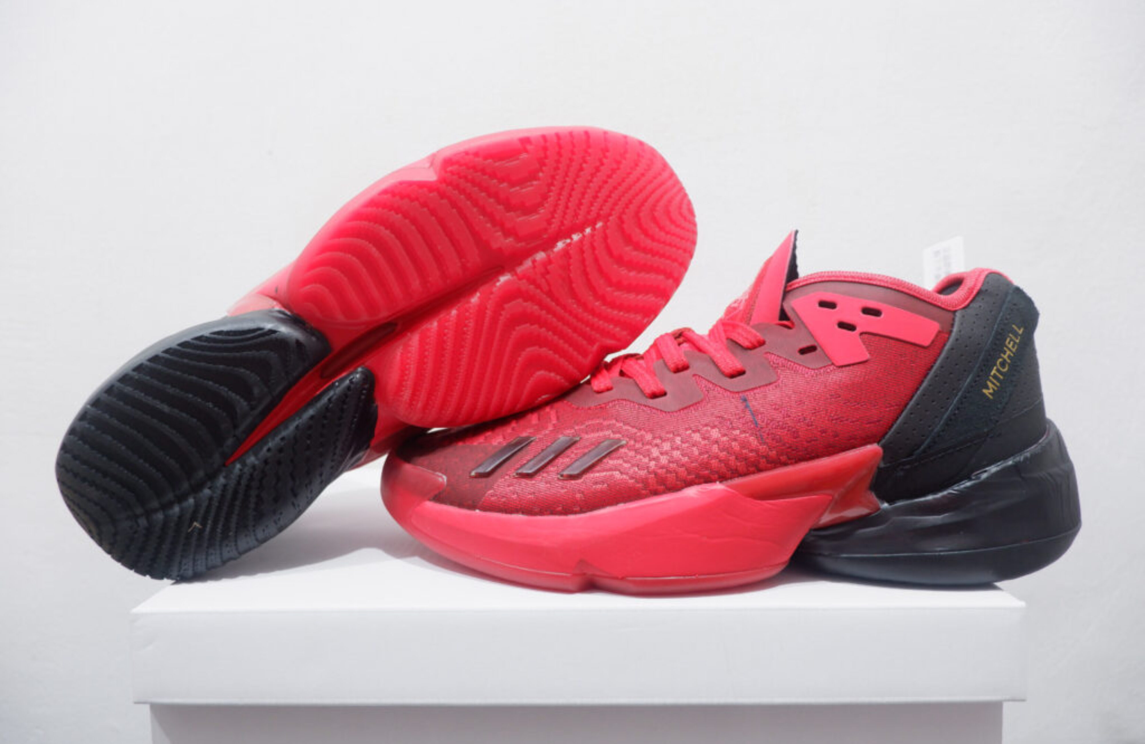 ADIDAS DON ISSUE 4 LOW TEAM VICTORY RED