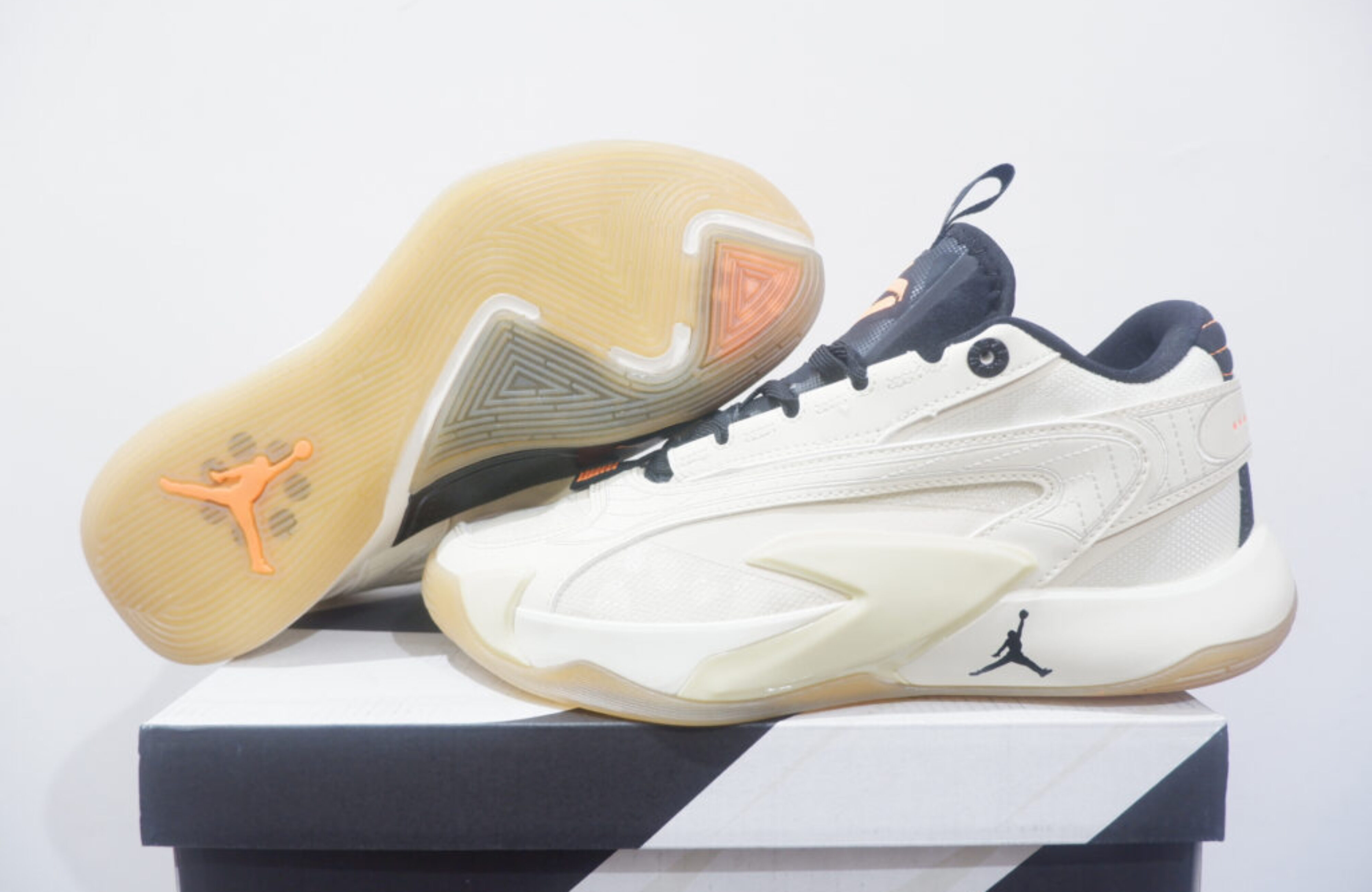 AIR JORDAN LUKA 2 LOW NEUTRAL
