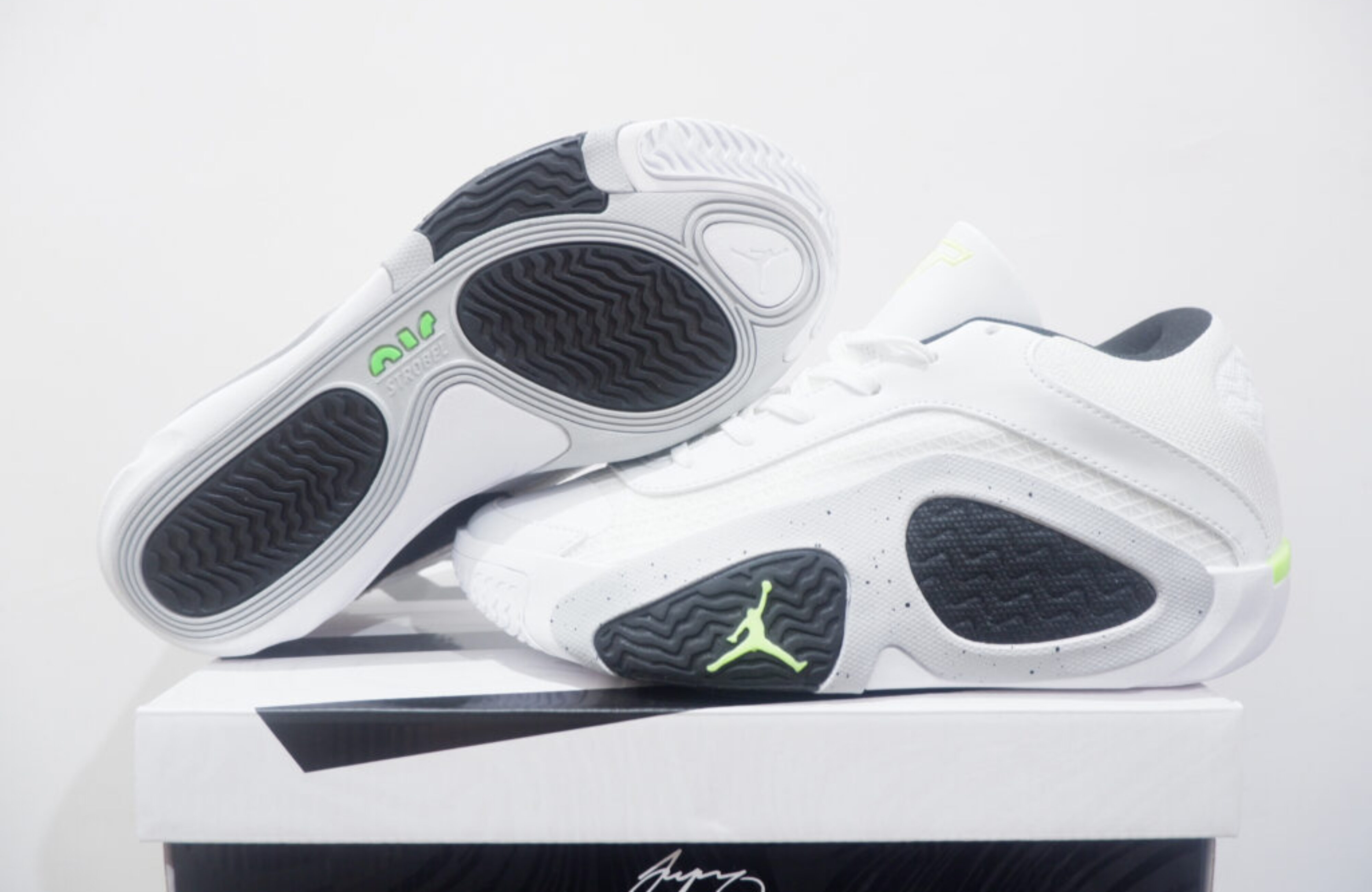 AIR JORDAN TATUM 2 LOW NEON