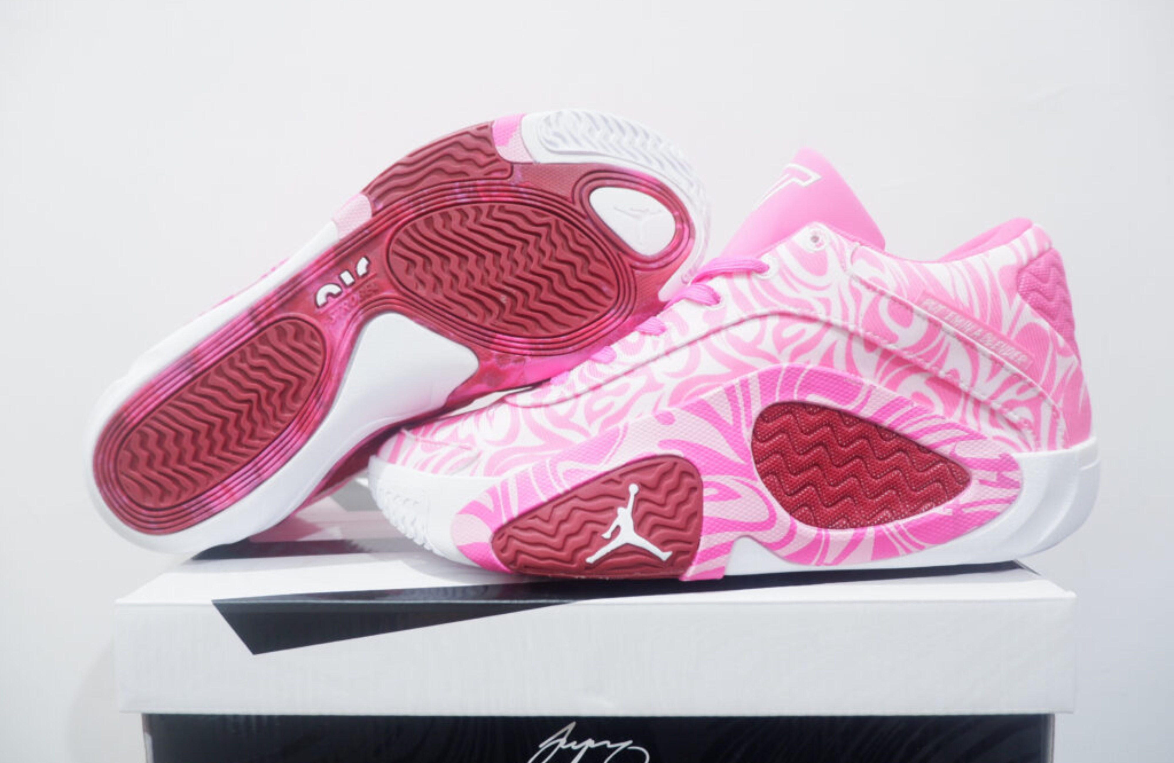 AIR JORDAN TATUM 2 LOW STRAWBERRY MILKSHAKE