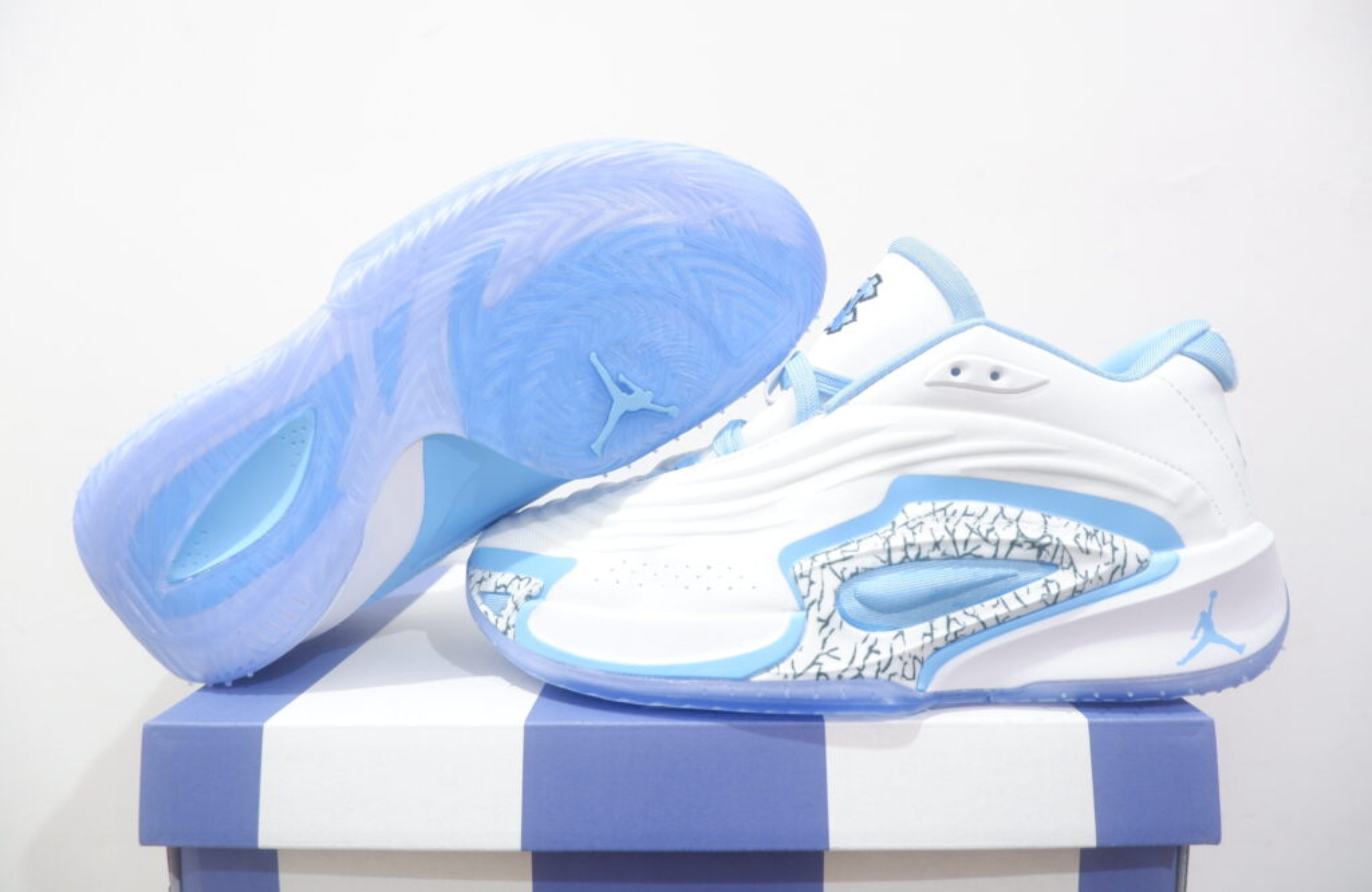 AIRJORDAN LUKA 3 LOW UNIVERSITY OF CAROLINA