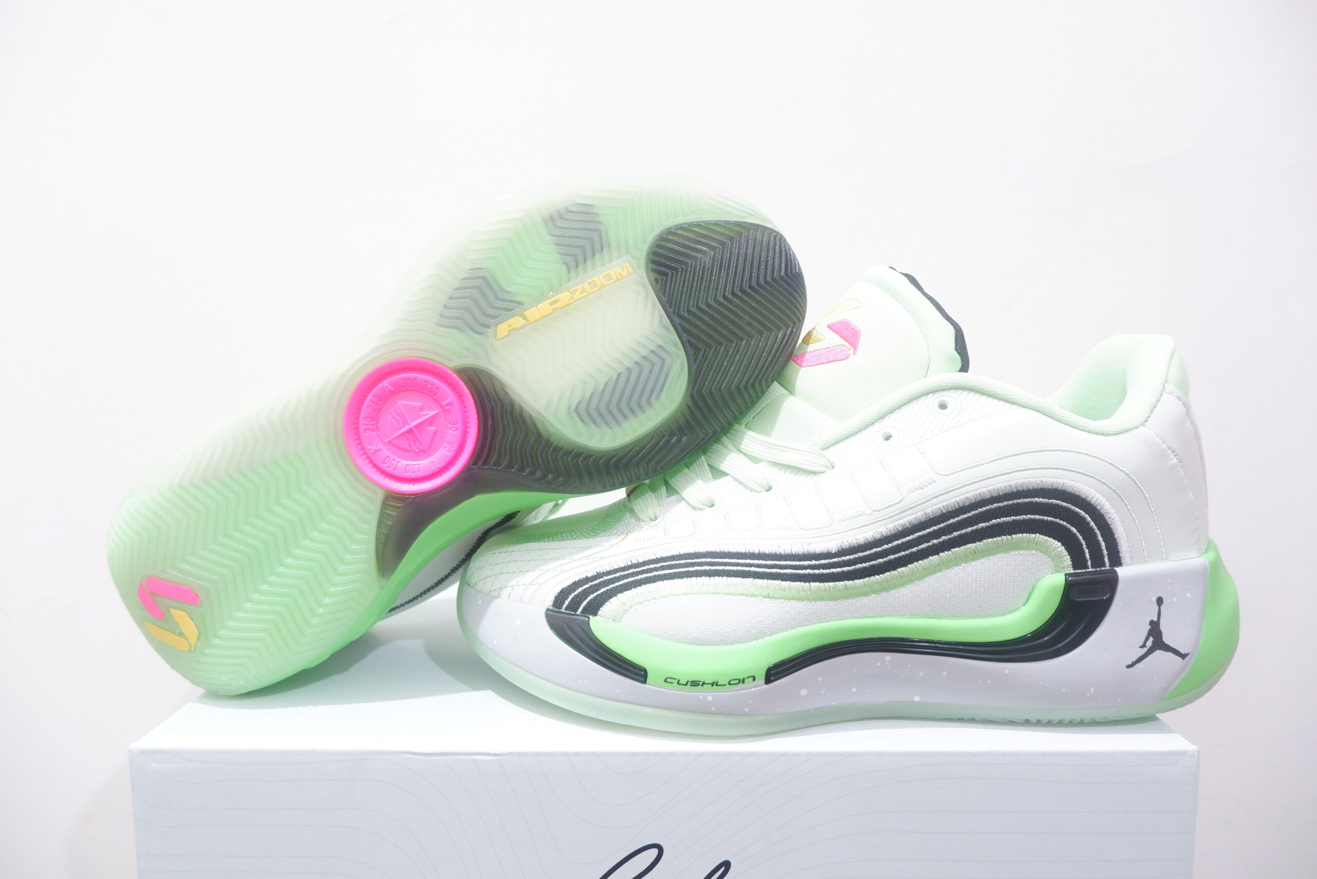 AIRJORDAN LUKA 4 LOW SPACE NAVIGATOR SIZE 36-39