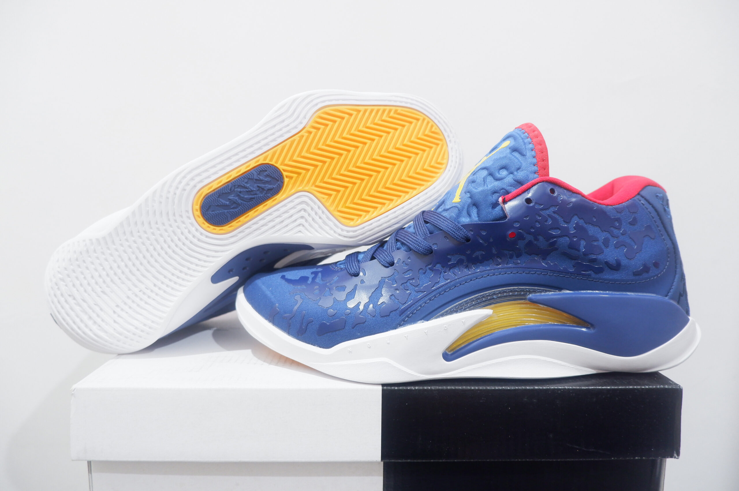 AIRJORDAN ZION 3 LOW PELICANS