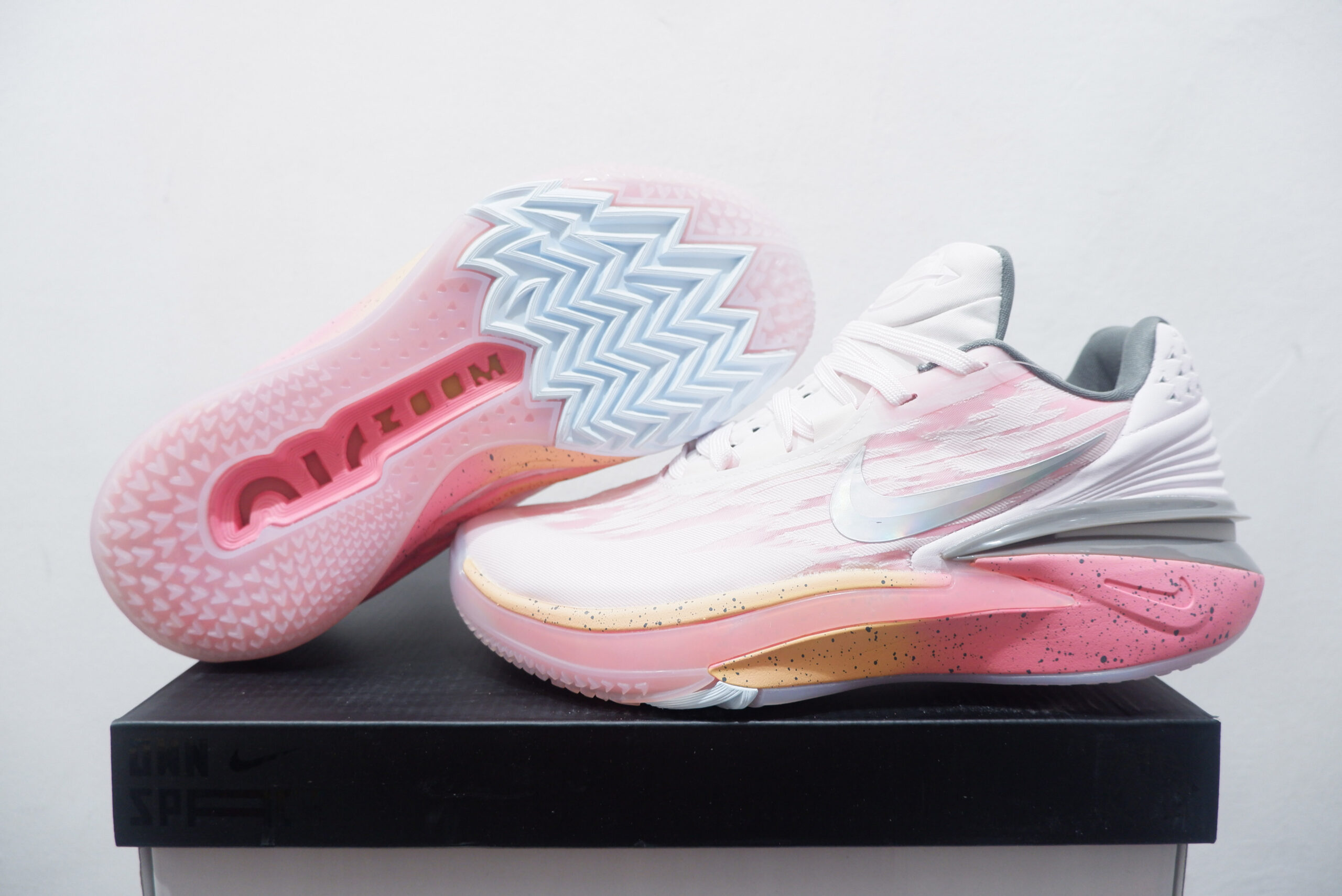 NIKE AIR ZOOM GT CUT 2 LOW EASTER
