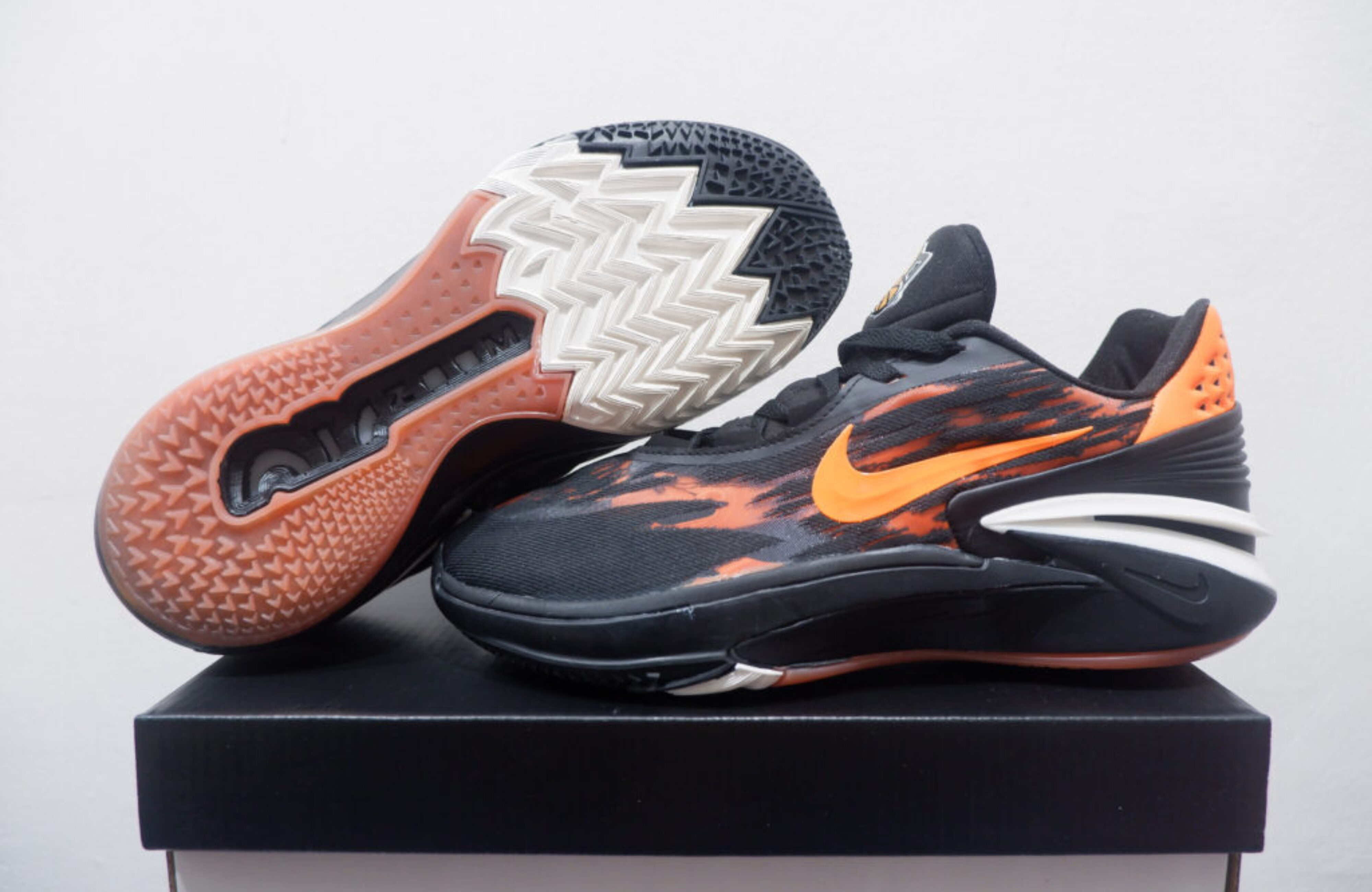 NIKE AIR ZOOM GT CUT 2 LOW NIKE UNIVERSITY