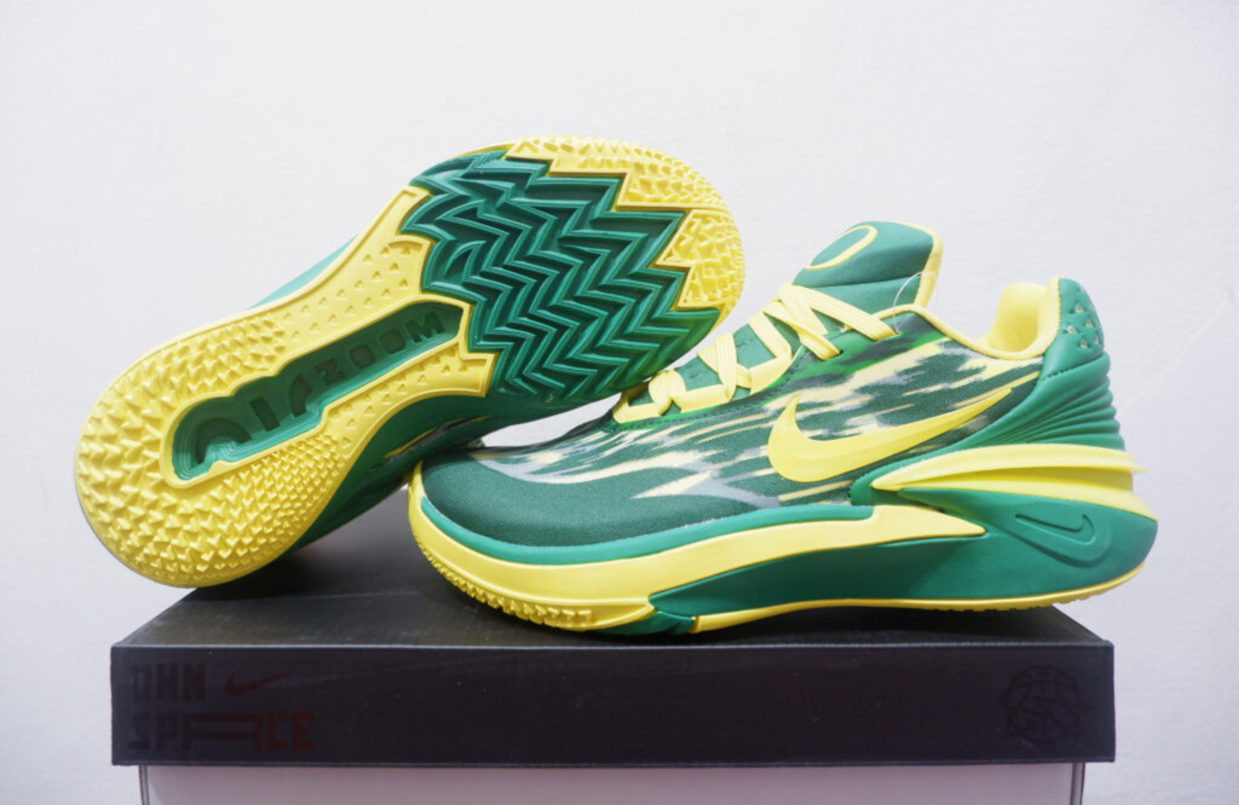NIKE AIR ZOOM GT CUT 2 LOW OREGON DUCKS