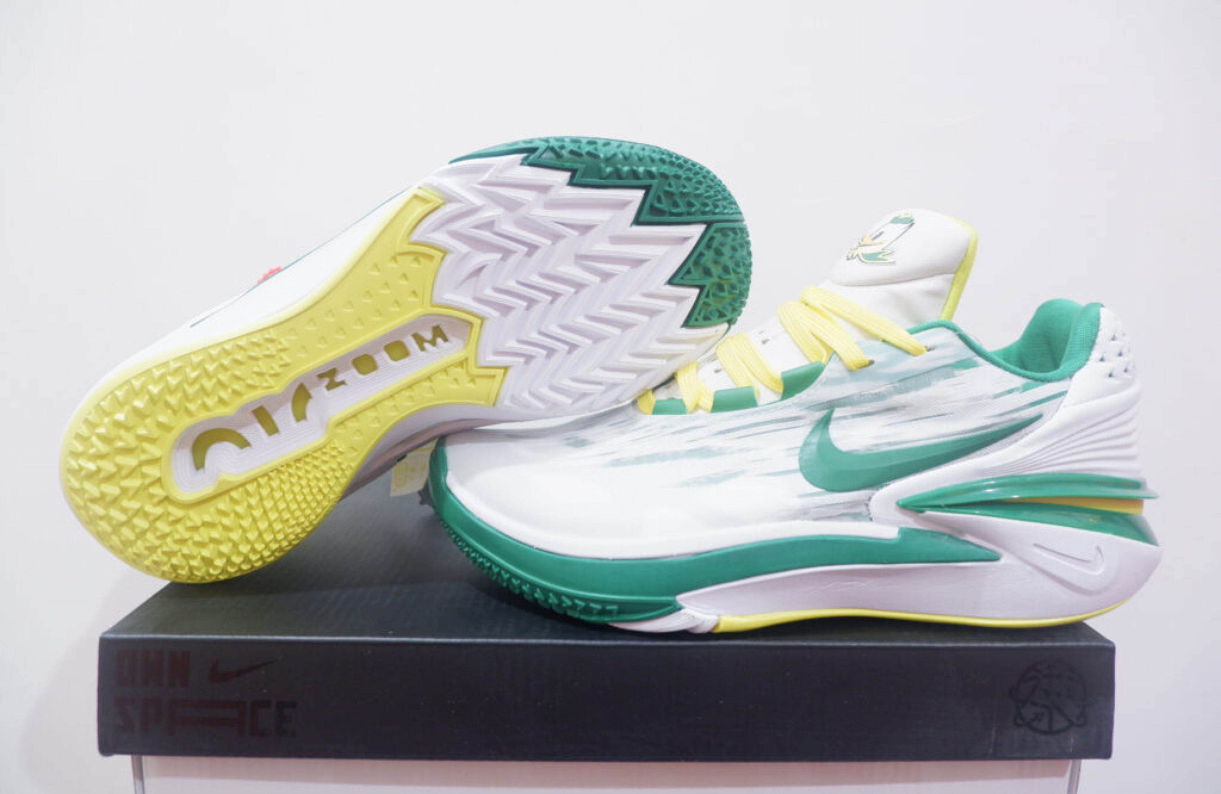 NIKE AIR ZOOM GT CUT 2 LOW OREGON DUCKS WHITE