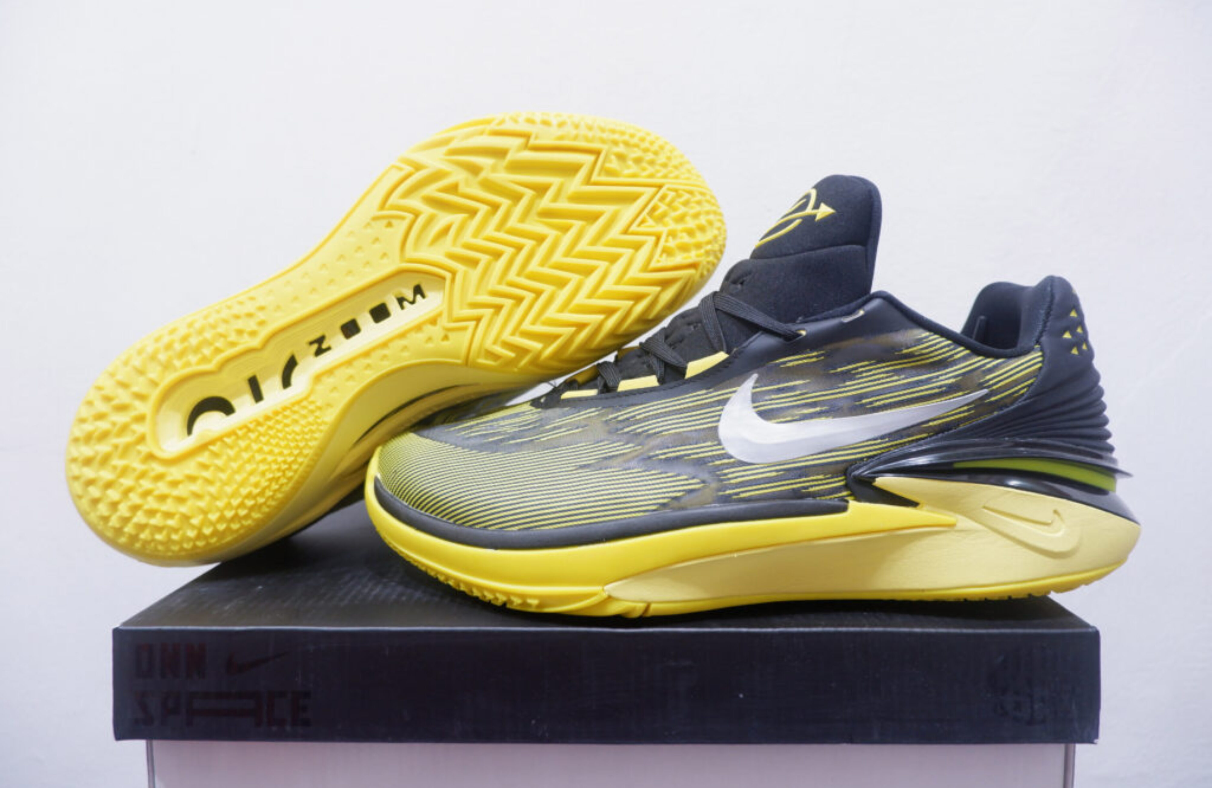 NIKE AIR ZOOM GT CUT 2 LOW YELLOW STRIKE