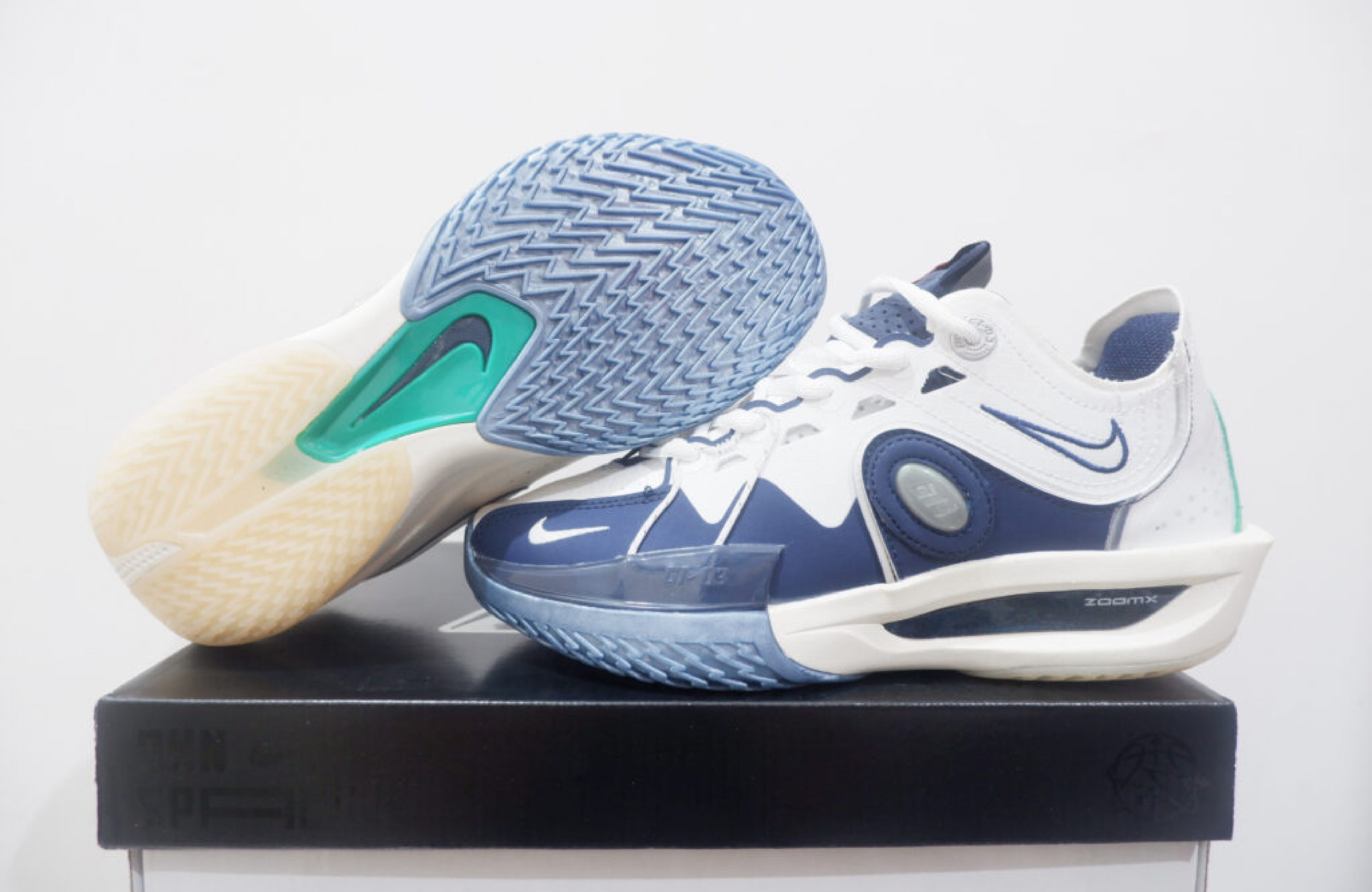NIKE AIR ZOOM GT CUT 3 LOW AIR ZOOM FLIGHT FIVE SIZE 36-39