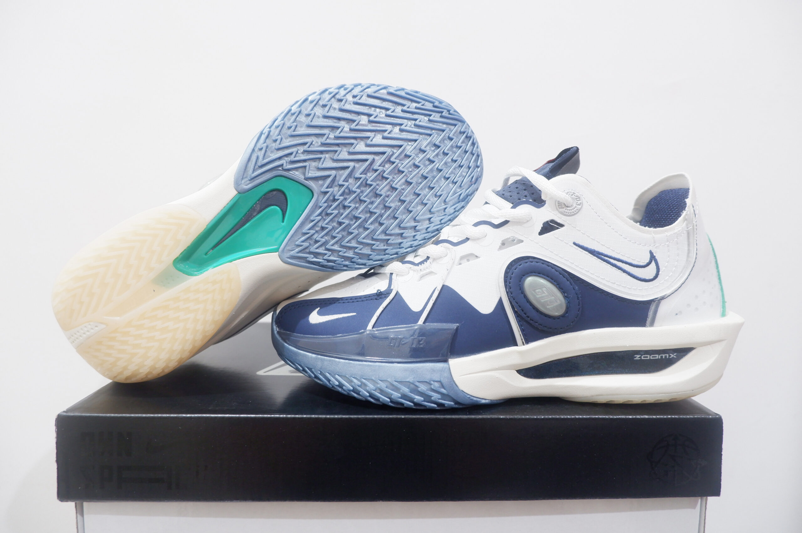 NIKE AIR ZOOM GT CUT 3 LOW AIR ZOOM FLIGHT FIVE SIZE 36-39