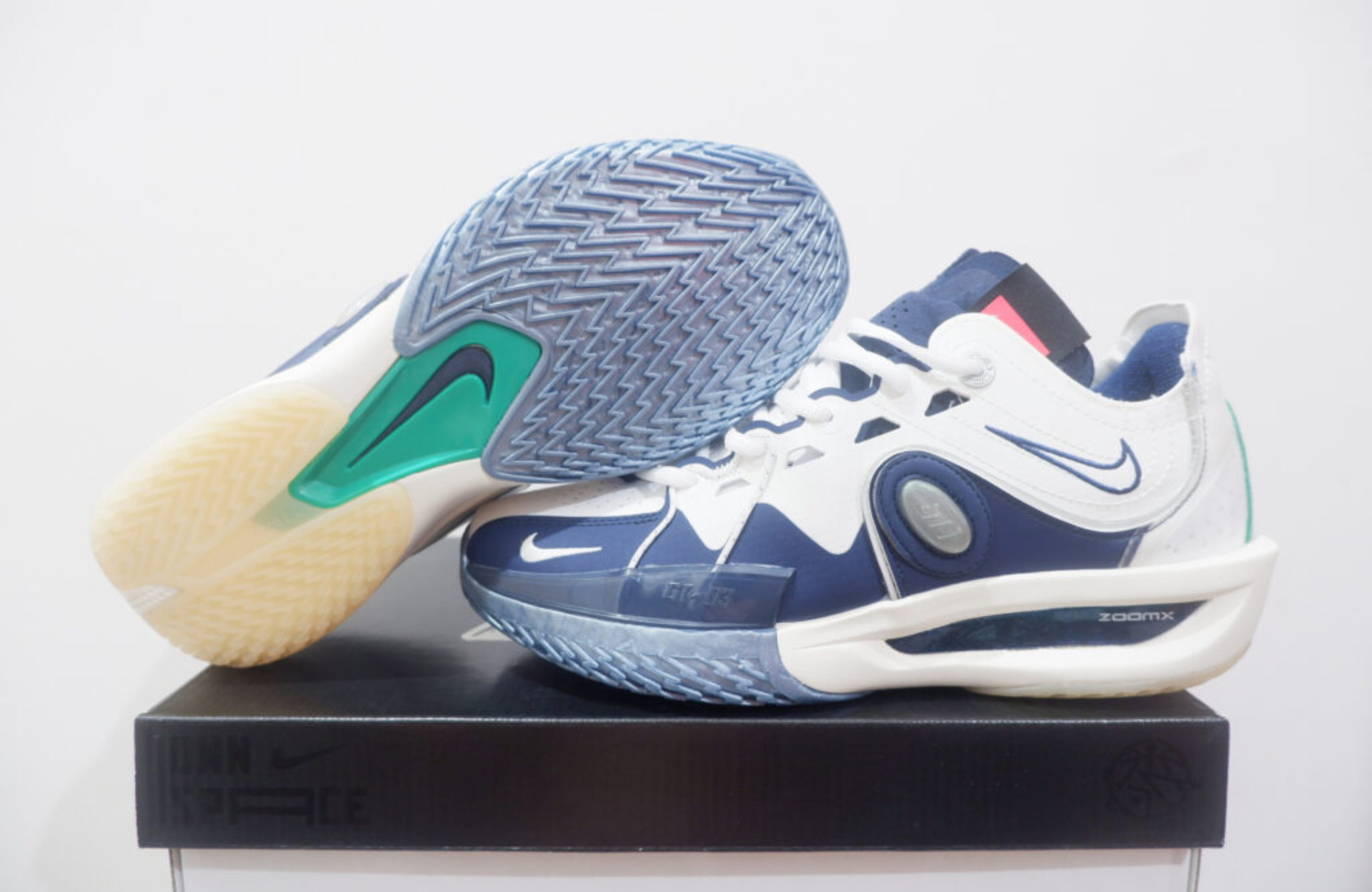 NIKE AIR ZOOM GT CUT 3 LOW AIR ZOOM FLIGHT FIVE