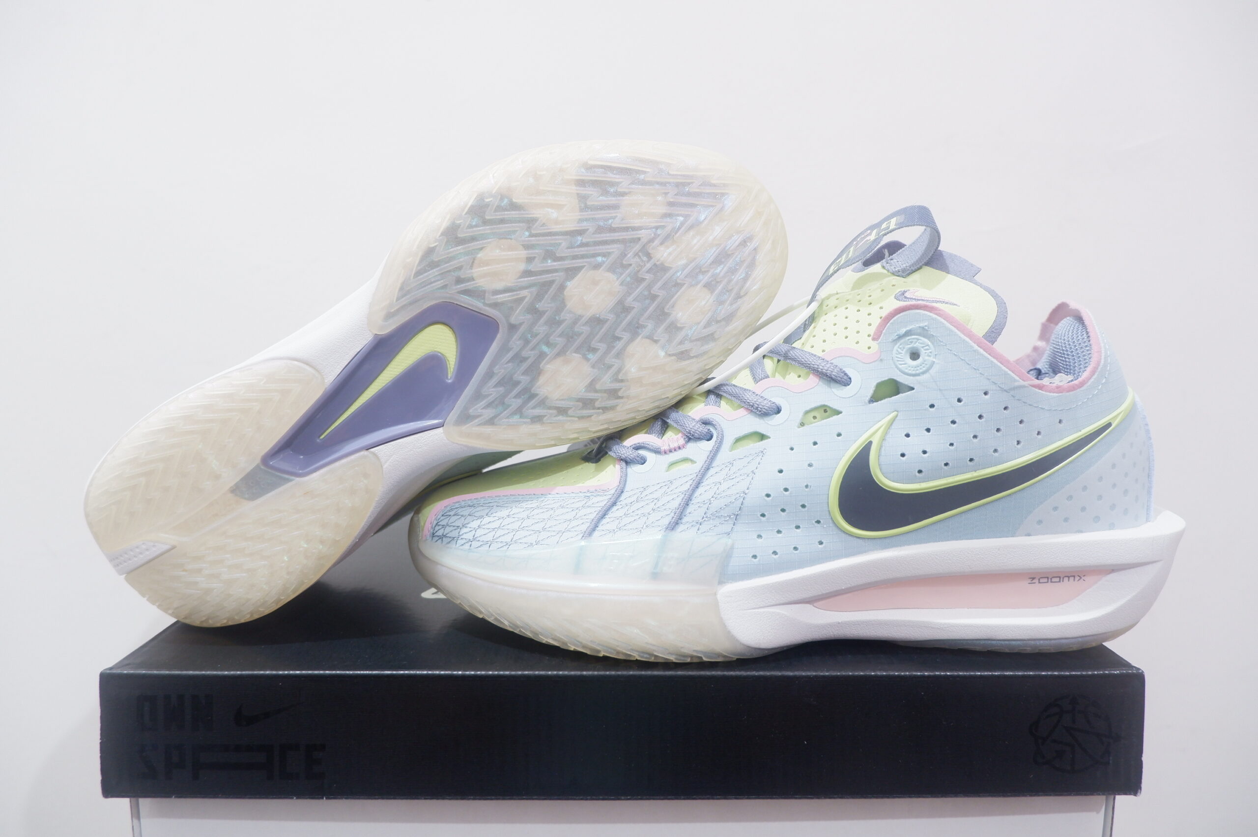 NIKE AIR ZOOM GT CUT 3 LOW EASTER