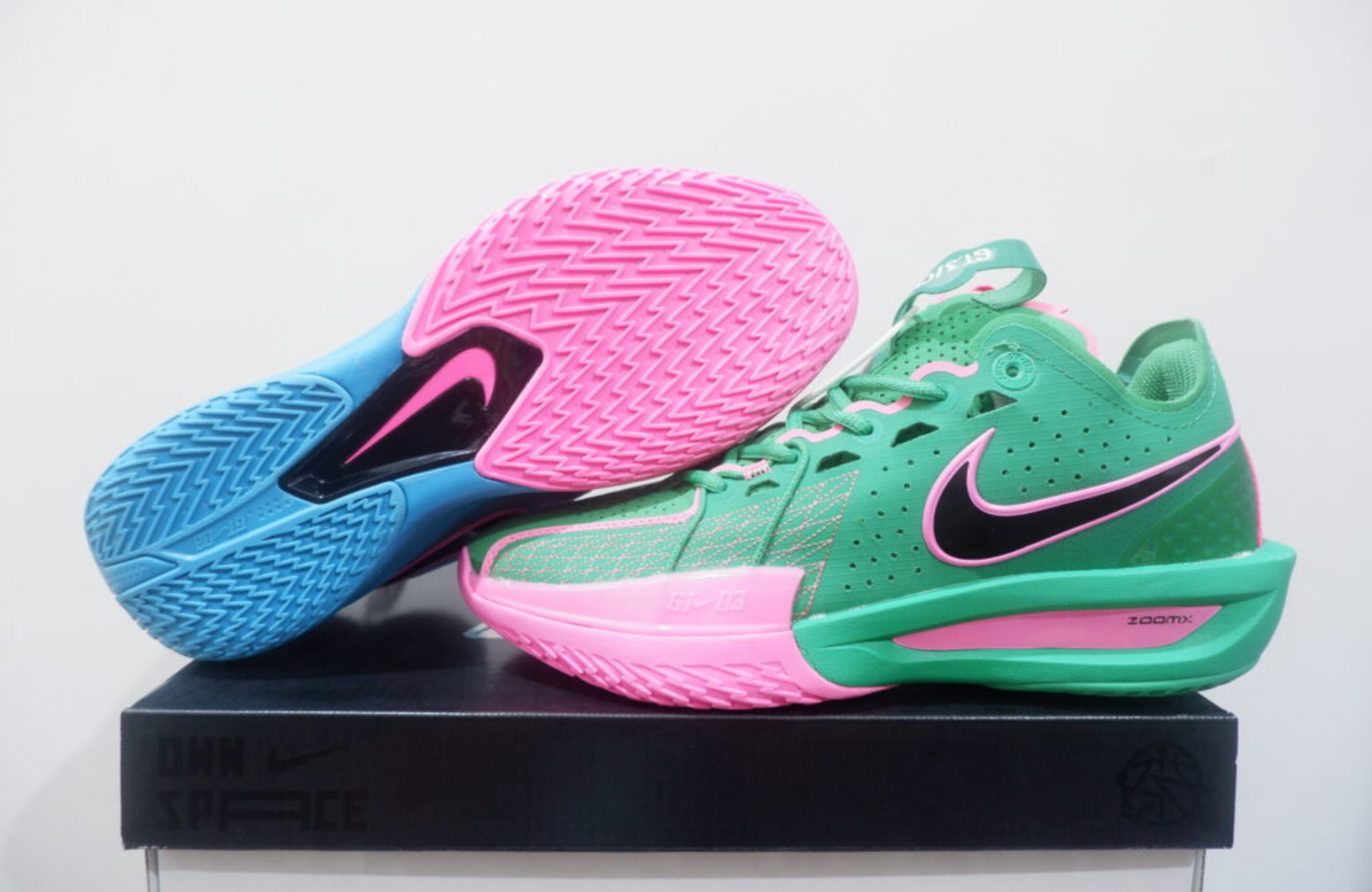 NIKE AIR ZOOM GT CUT 3 LOW MISMATCH