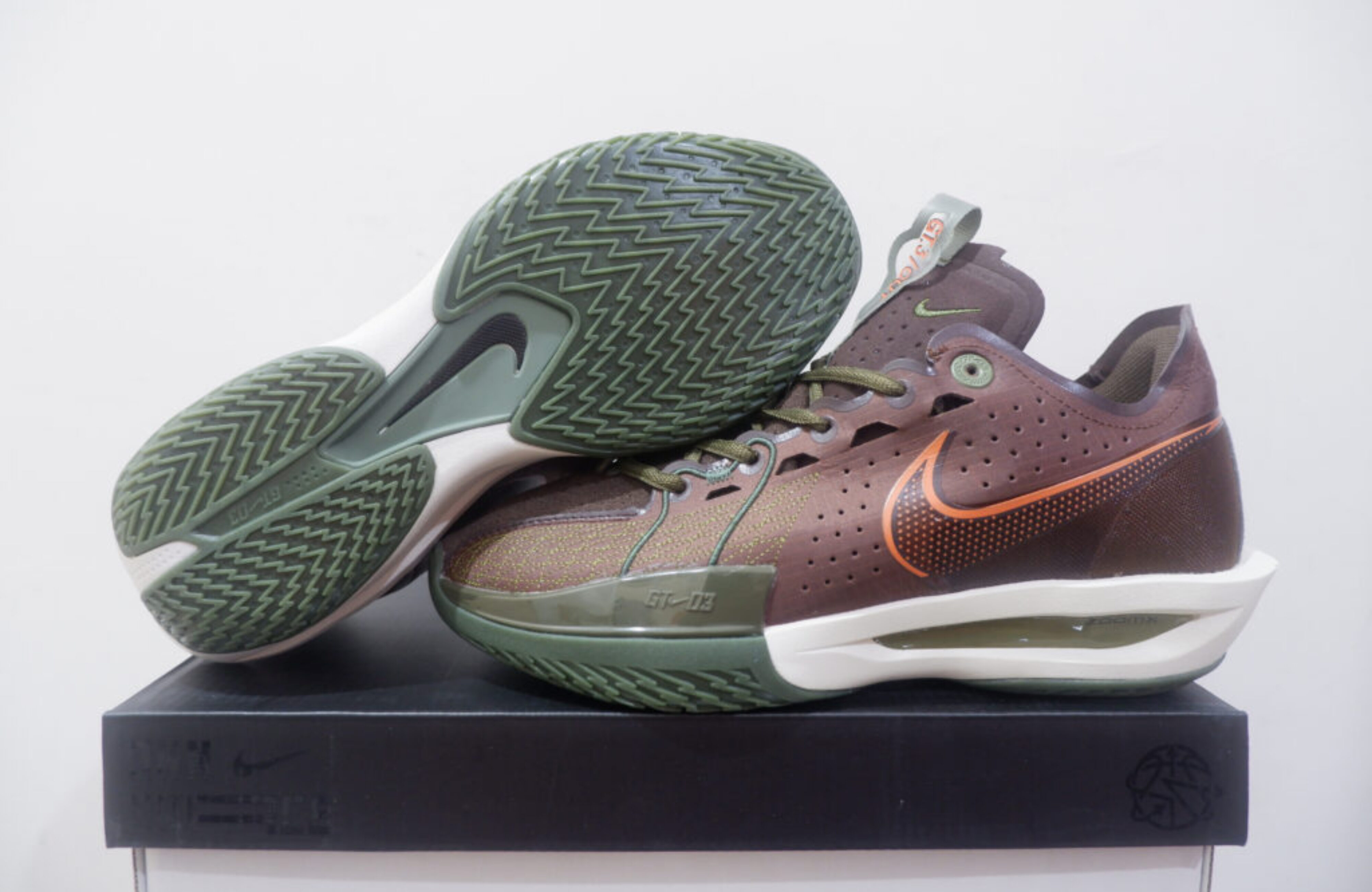 NIKE AIR ZOOM GT CUT 3 LOW OLIVE GREEN