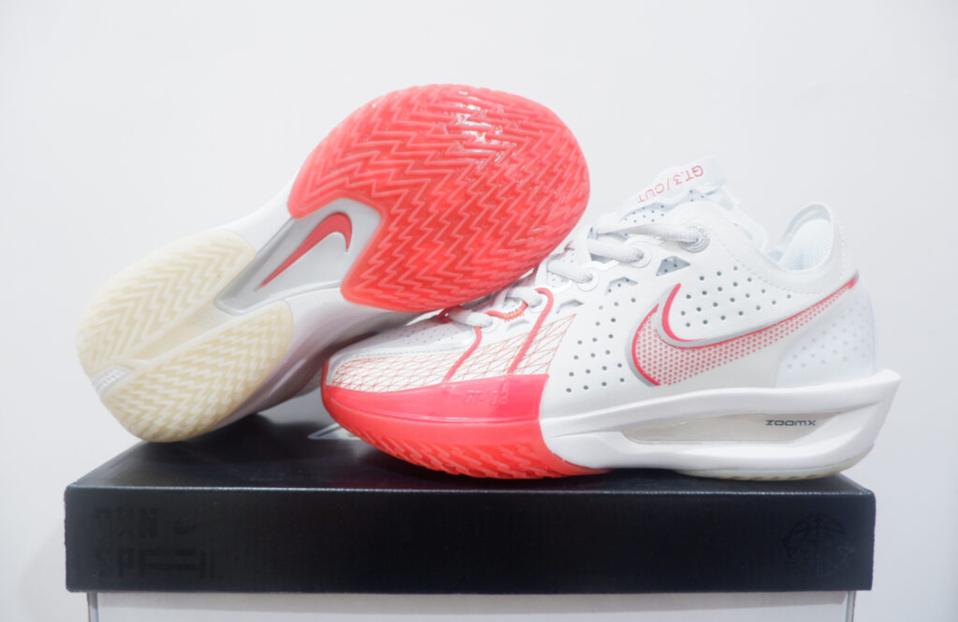 NIKE AIR ZOOM GT CUT 3 LOW WHITE PICANTE RED SIZE 36-39