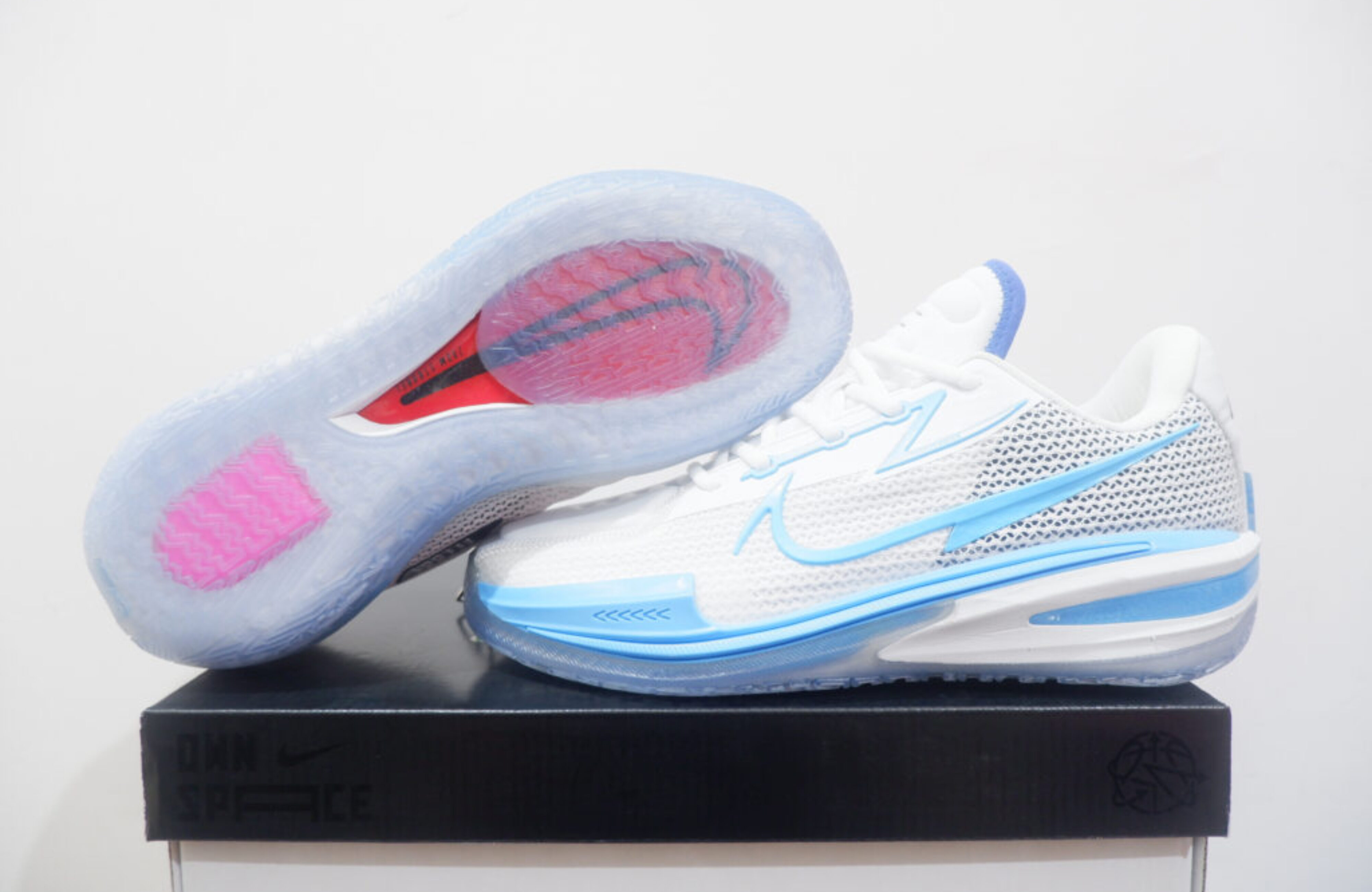 NIKE AIR ZOOM GT CUT LOW WHITE ROYAL