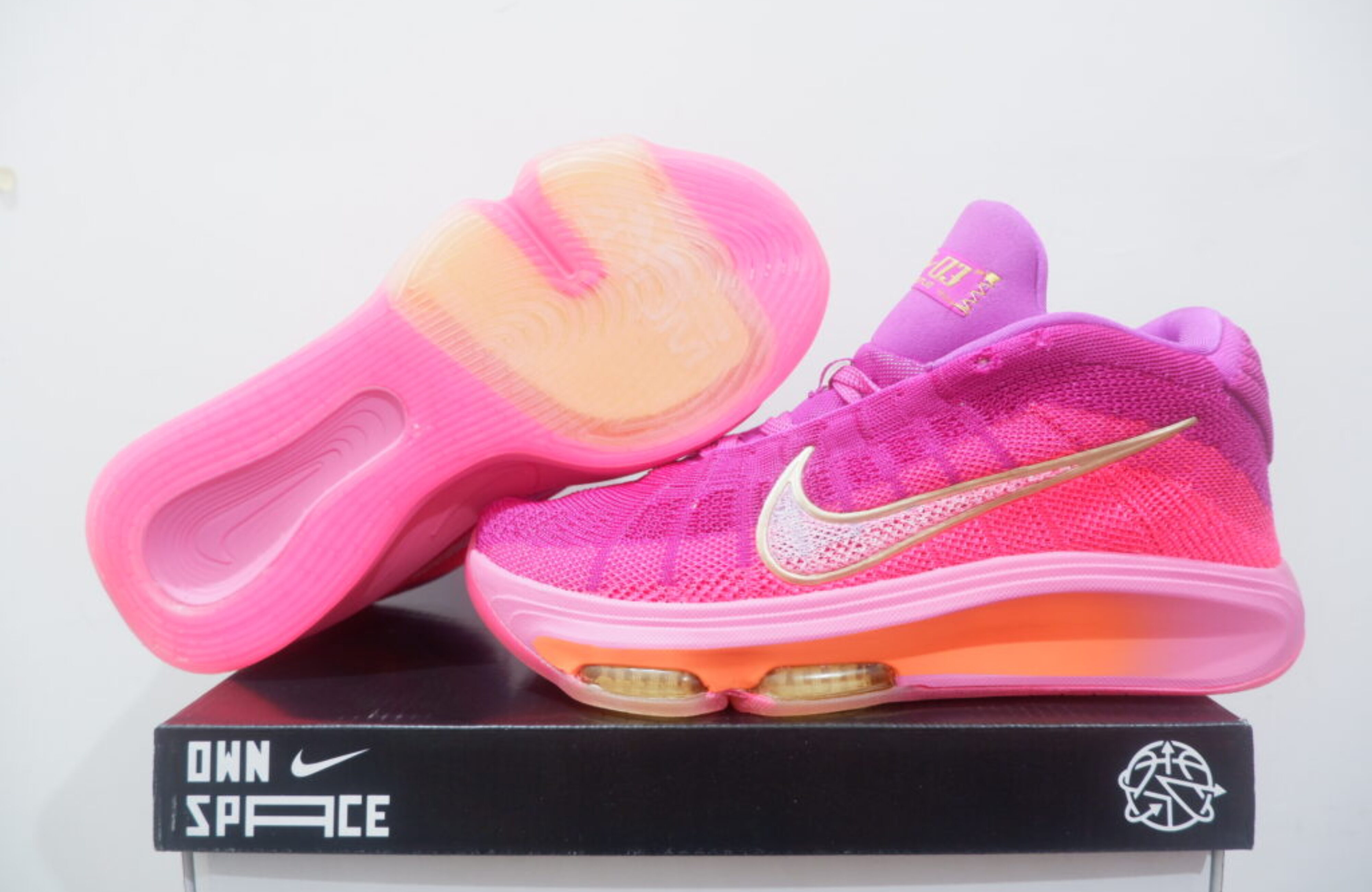 NIKE AIR ZOOM GT HUSTLE 3 HIGH HYPER PINK