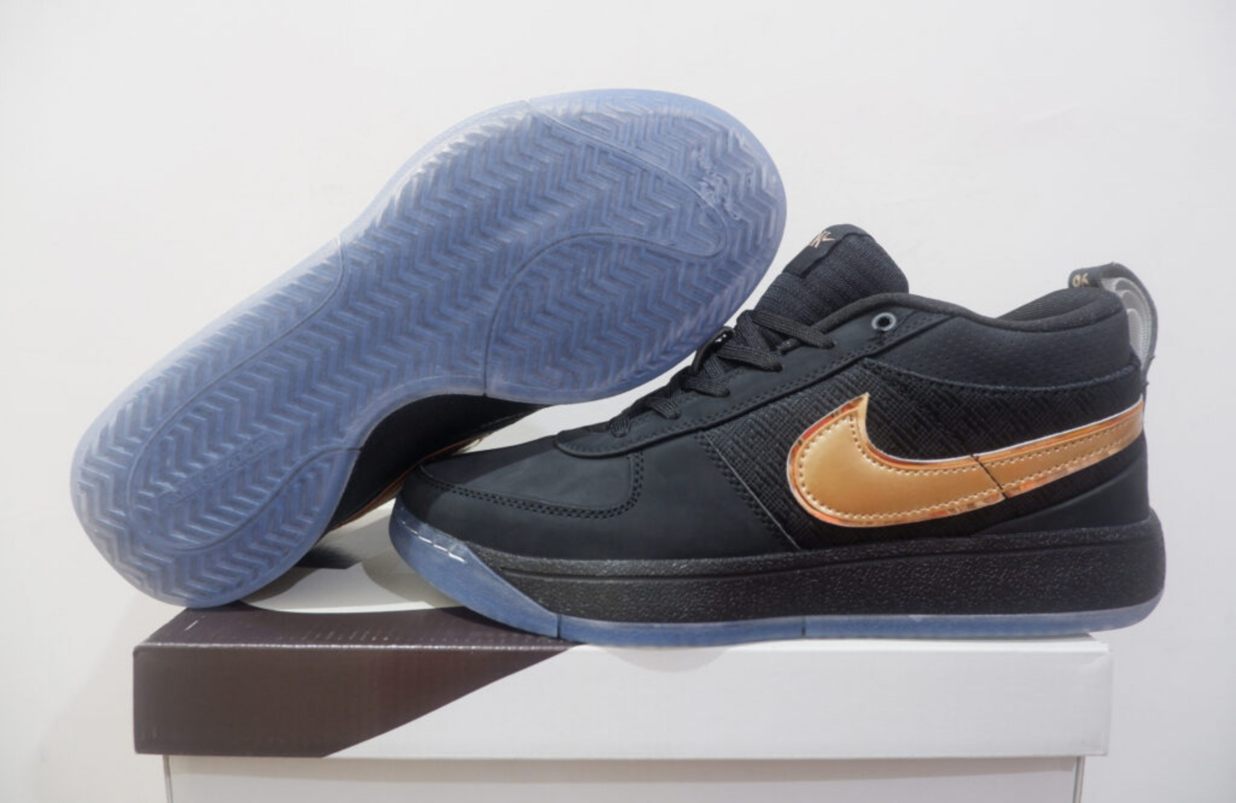NIKE BOOK 1 LOW BLACK GOLD