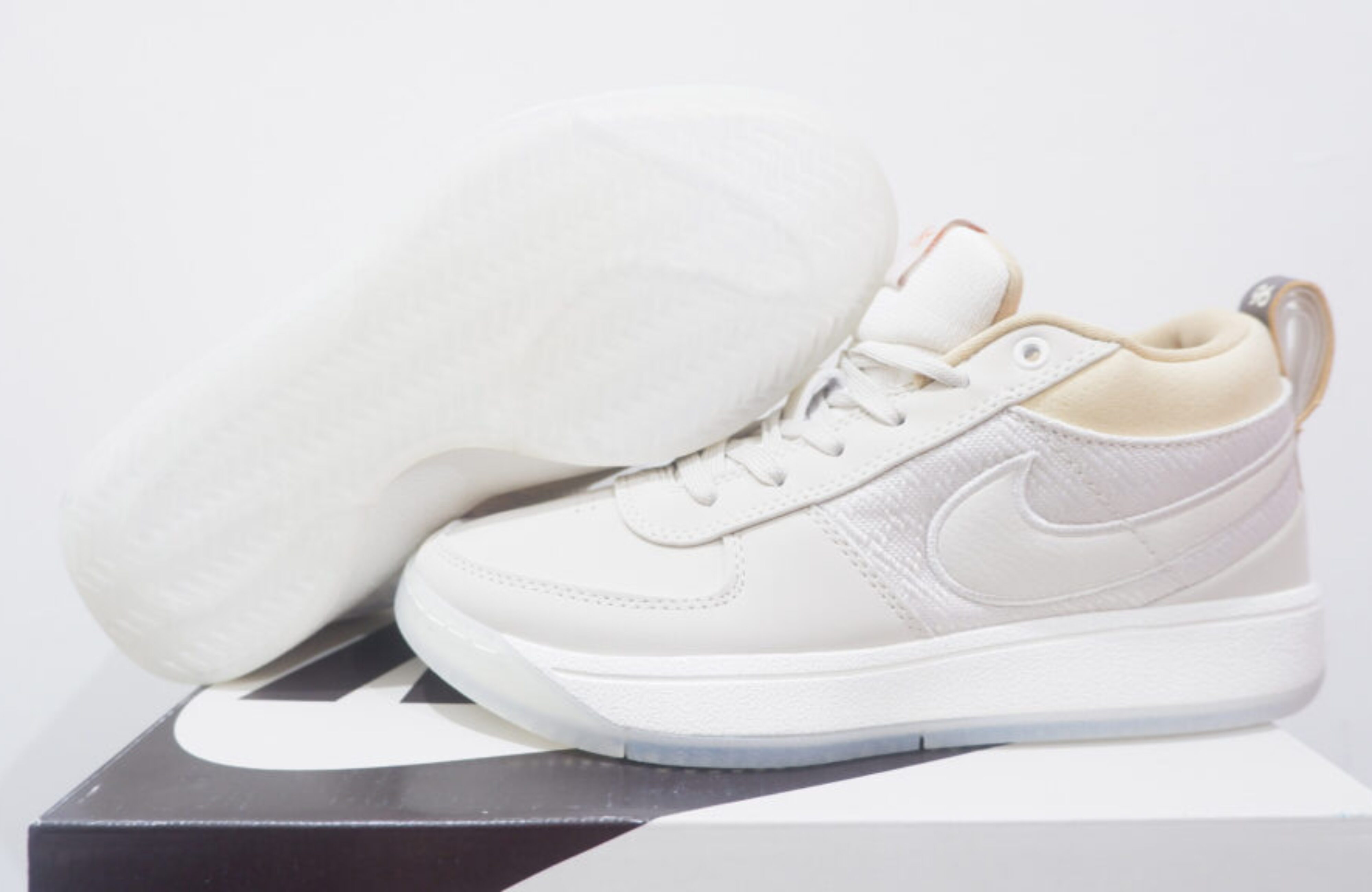 NIKE BOOK 1 LOW LIGHT OREWOOD BROWN SIZE 36-39