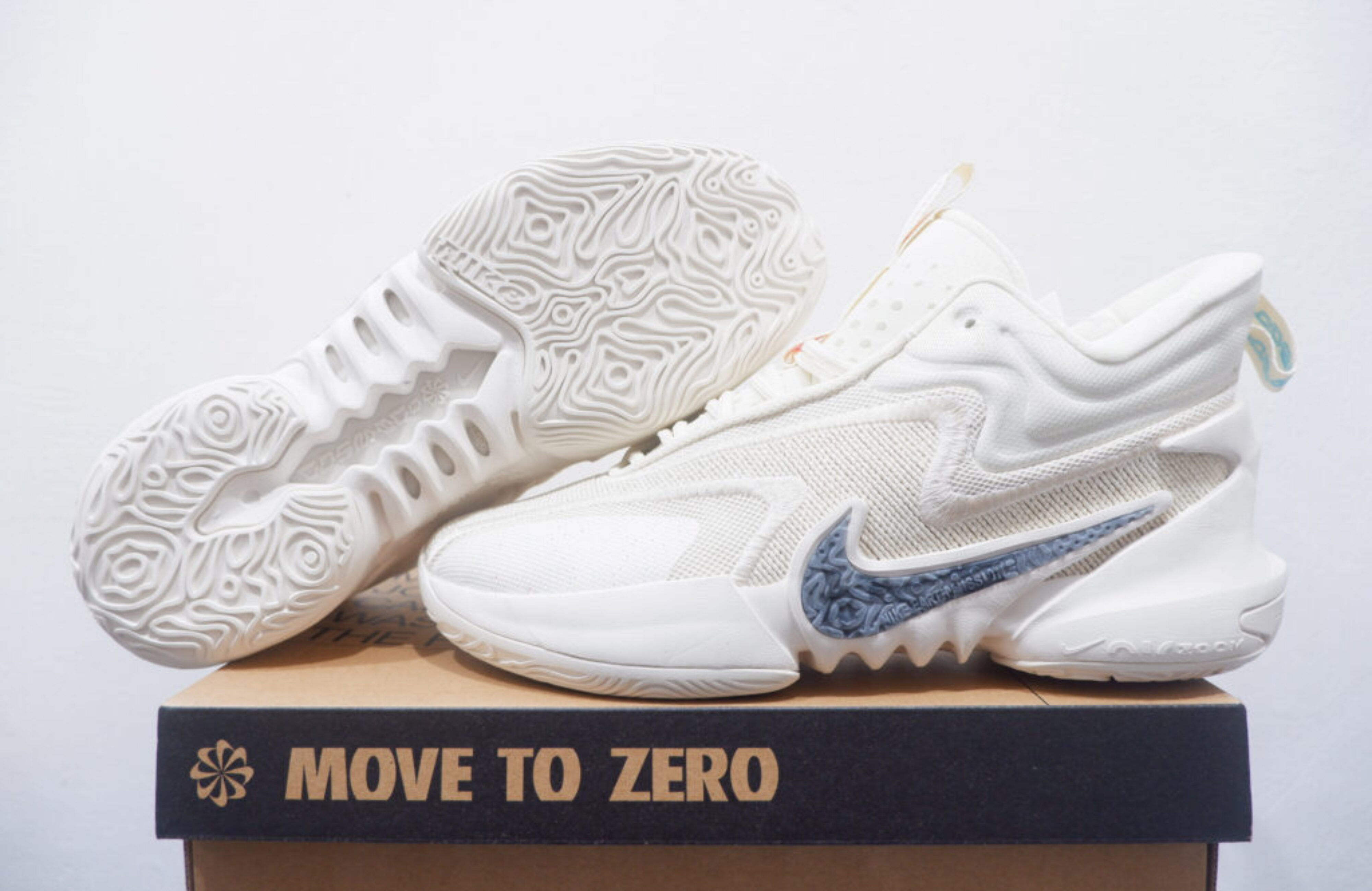 NIKE COSMIC UNITY 2 HIGH COCONUT MILK