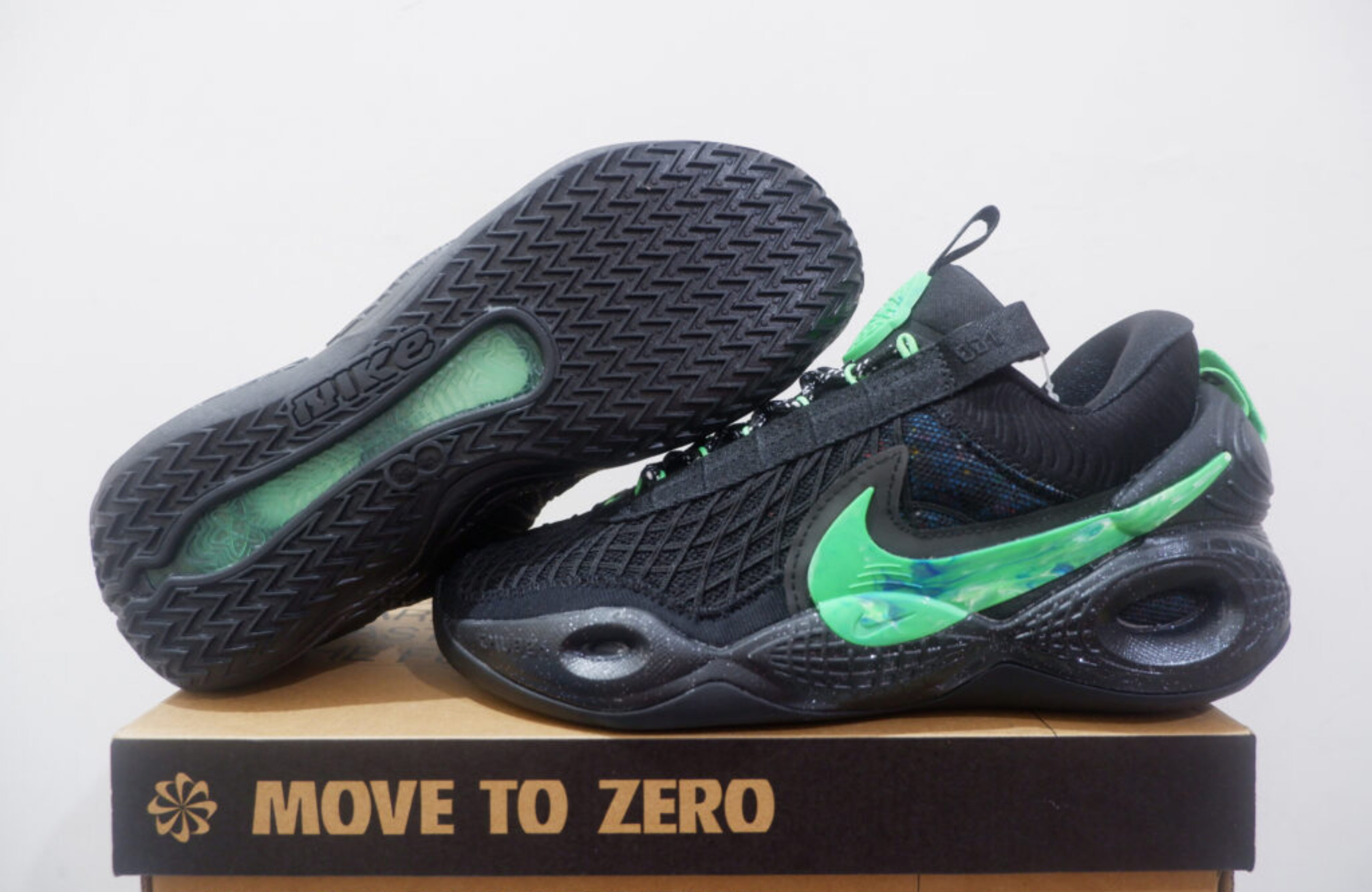 NIKE COSMIC UNITY LOW EYBL BLACK
