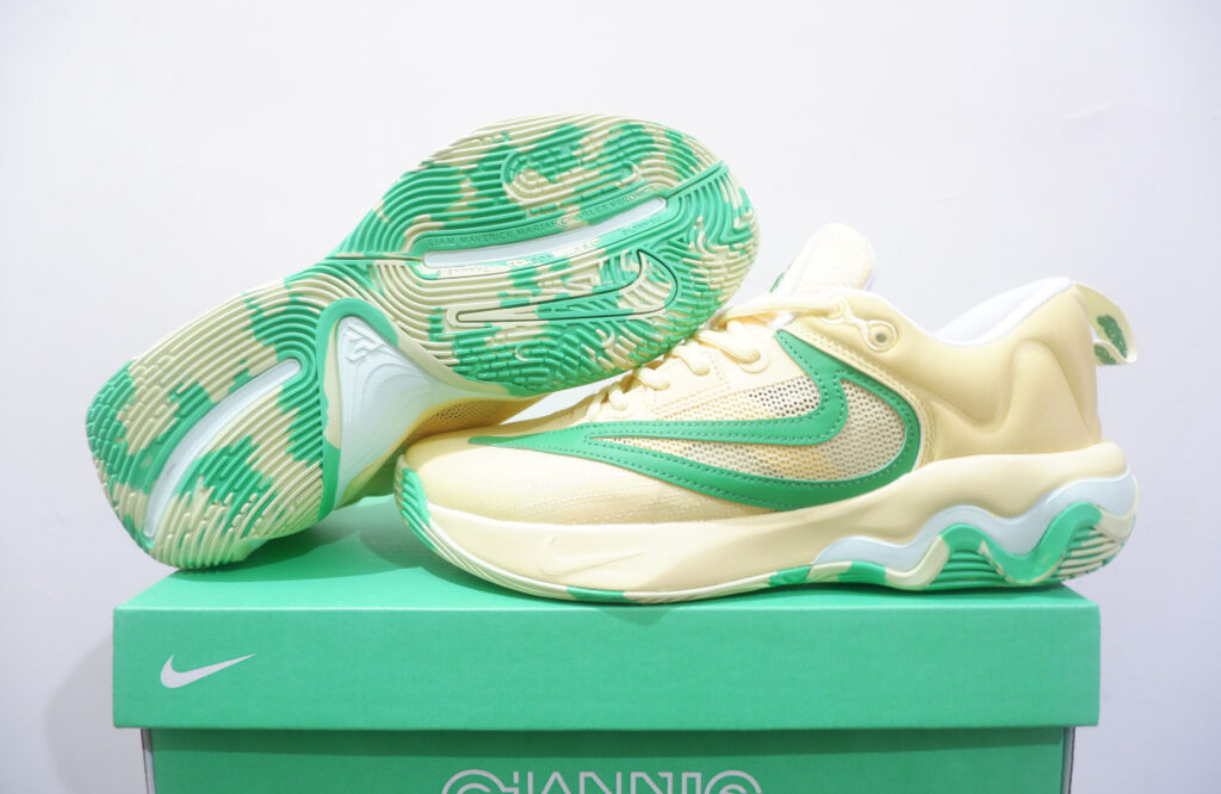 NIKE GIANNIS IMMORTALITY 3 LOW SOFT YELLOW GREEN SHOCK