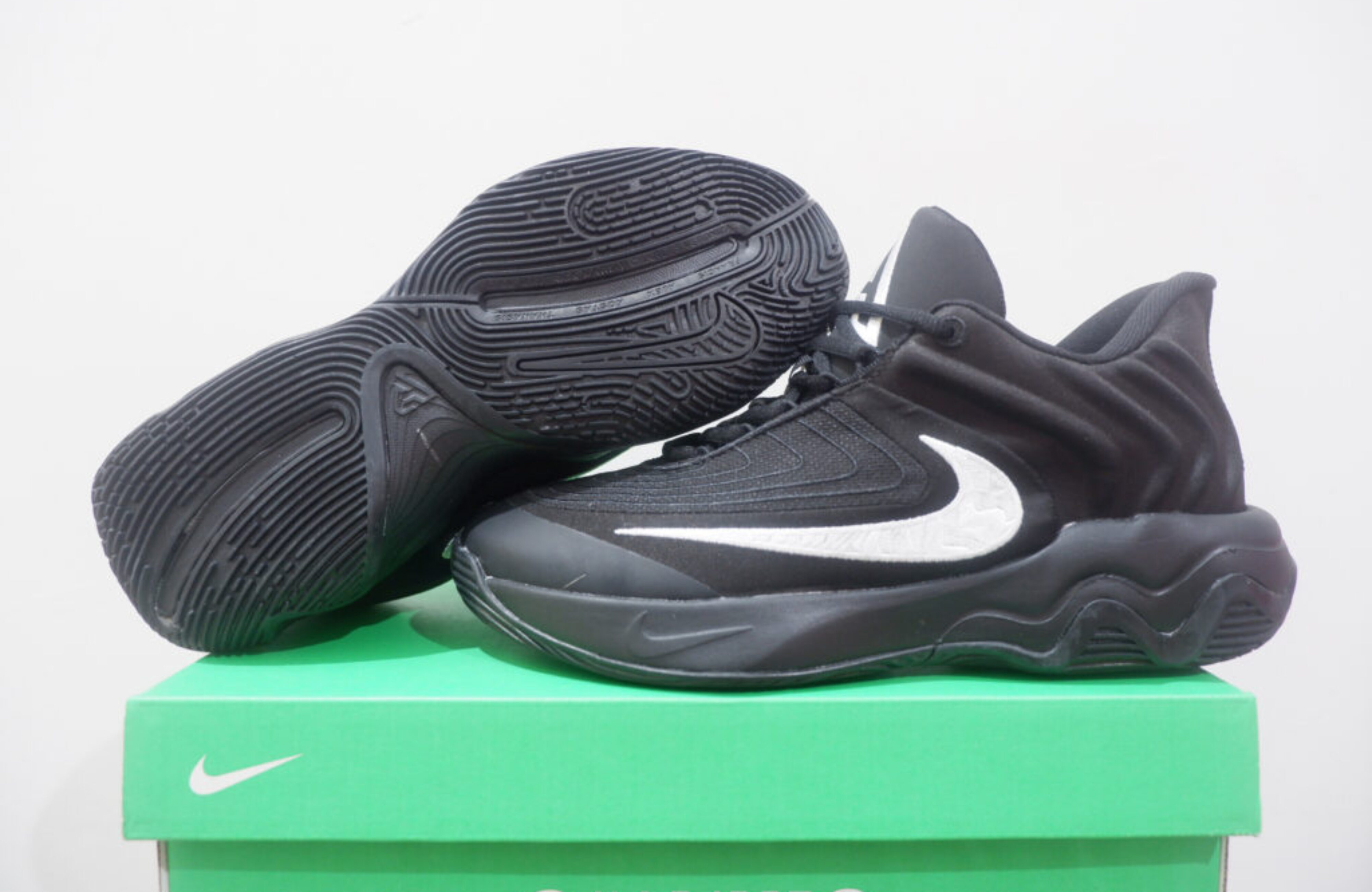 NIKE GIANNIS IMMORTALITY 4 LOW BLACK WHITE