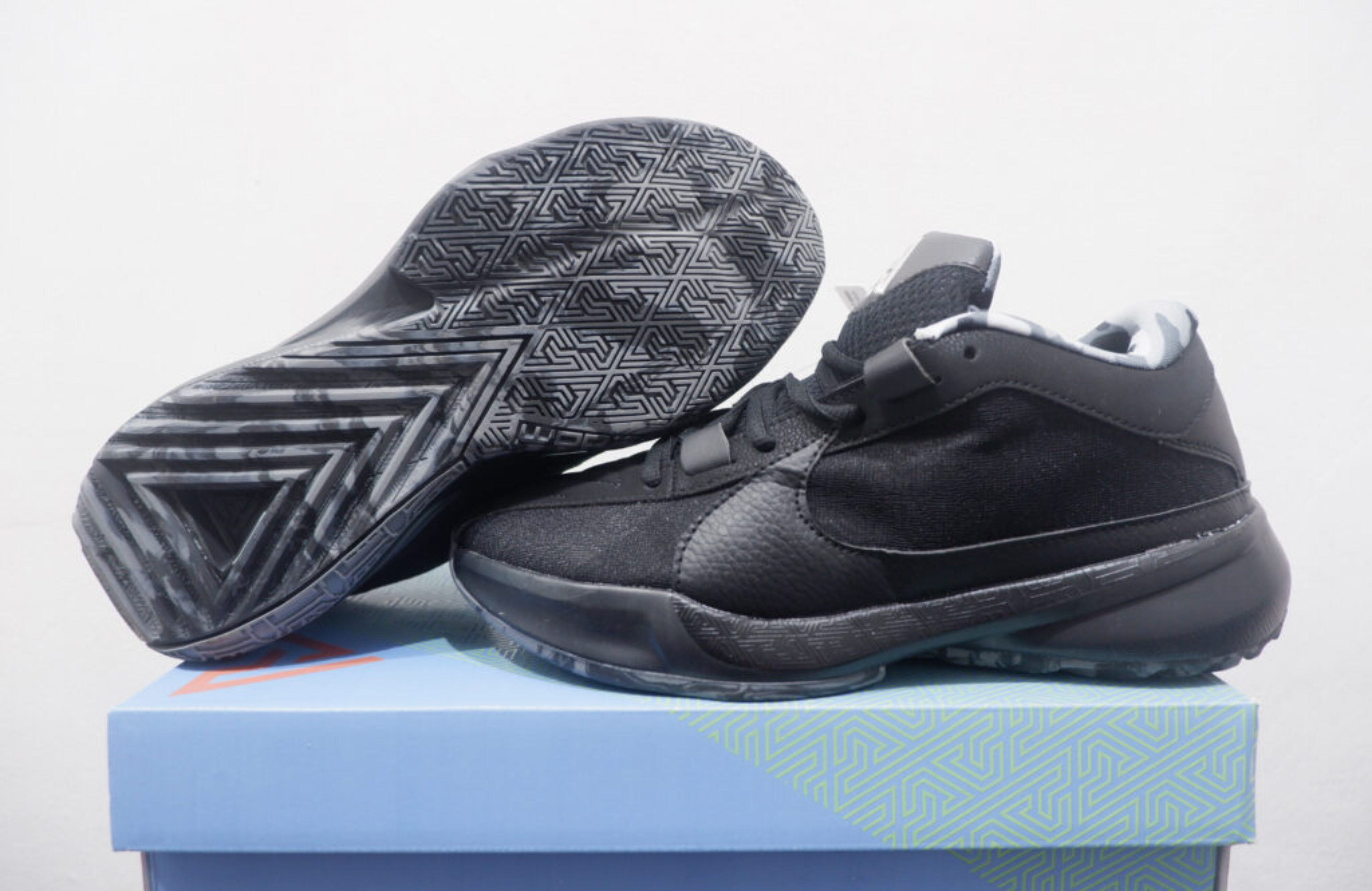 NIKE GREEK FREAK 5 LOW BLACKOUT