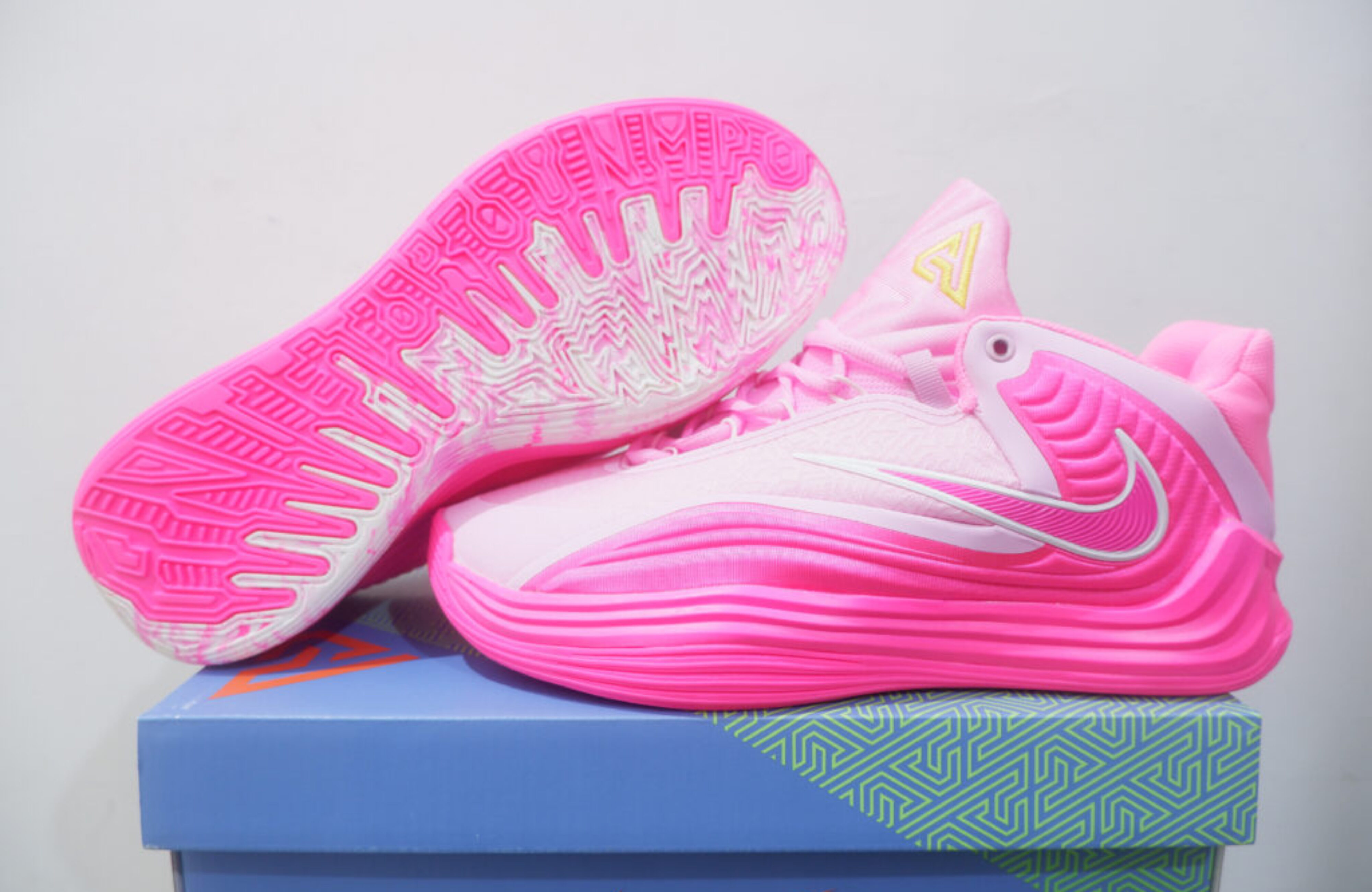 NIKE GREEK FREAK 7 LOW LIVE WIRE