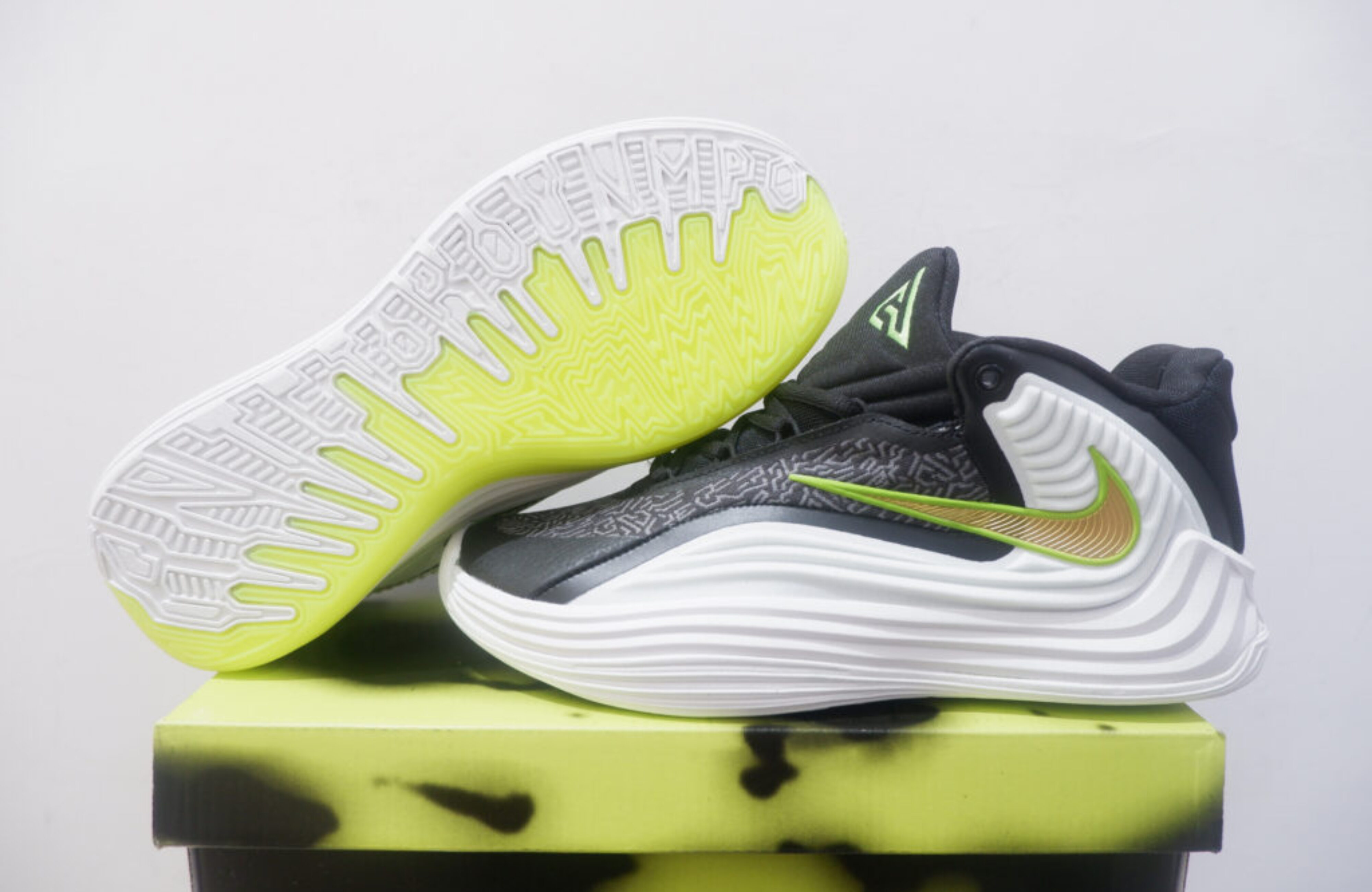 NIKE GREEK FREAK 7 LOW NEW MOON