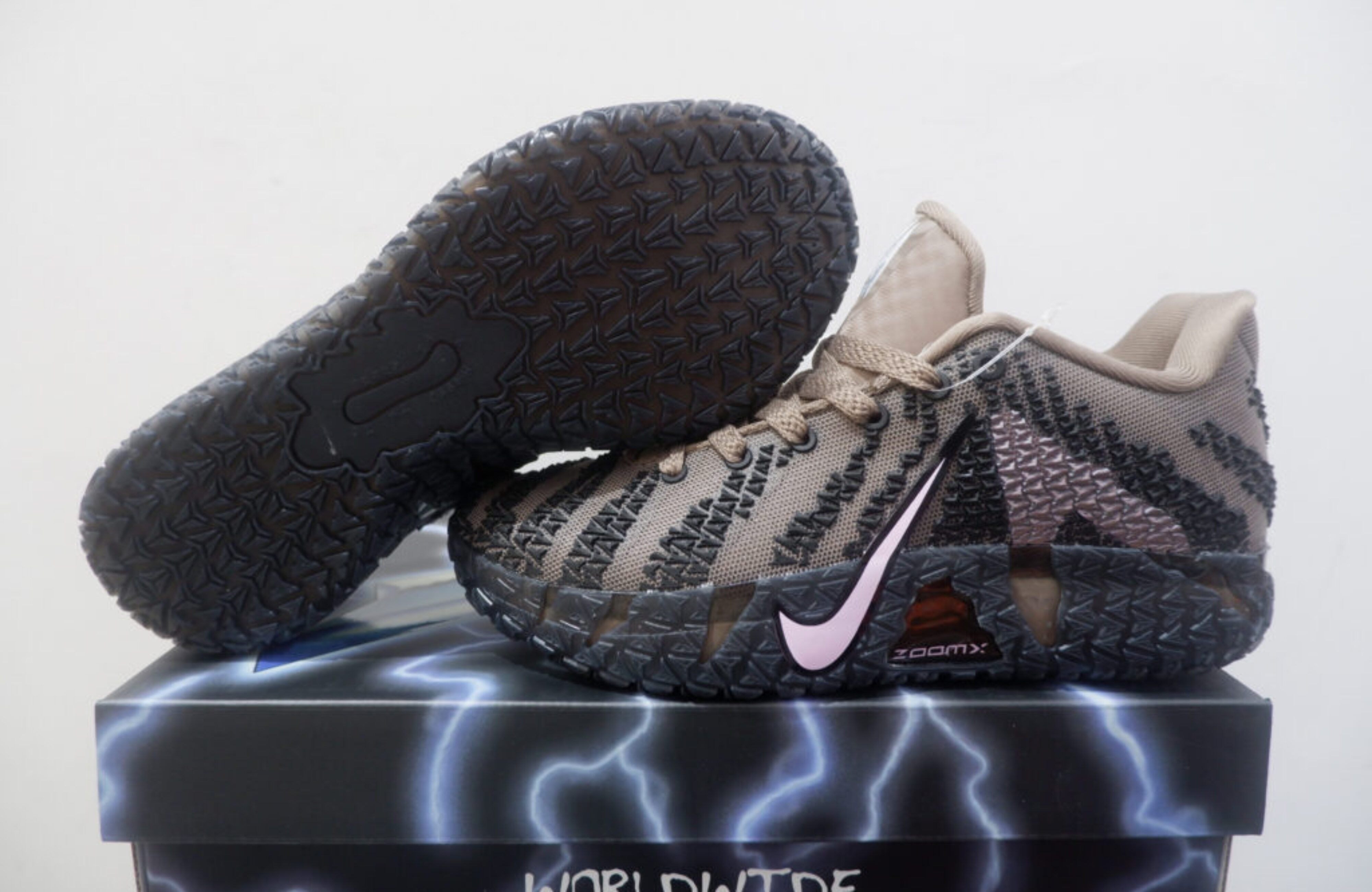 NIKE JA 3 LOW MINK BROWN SIZE 36-39