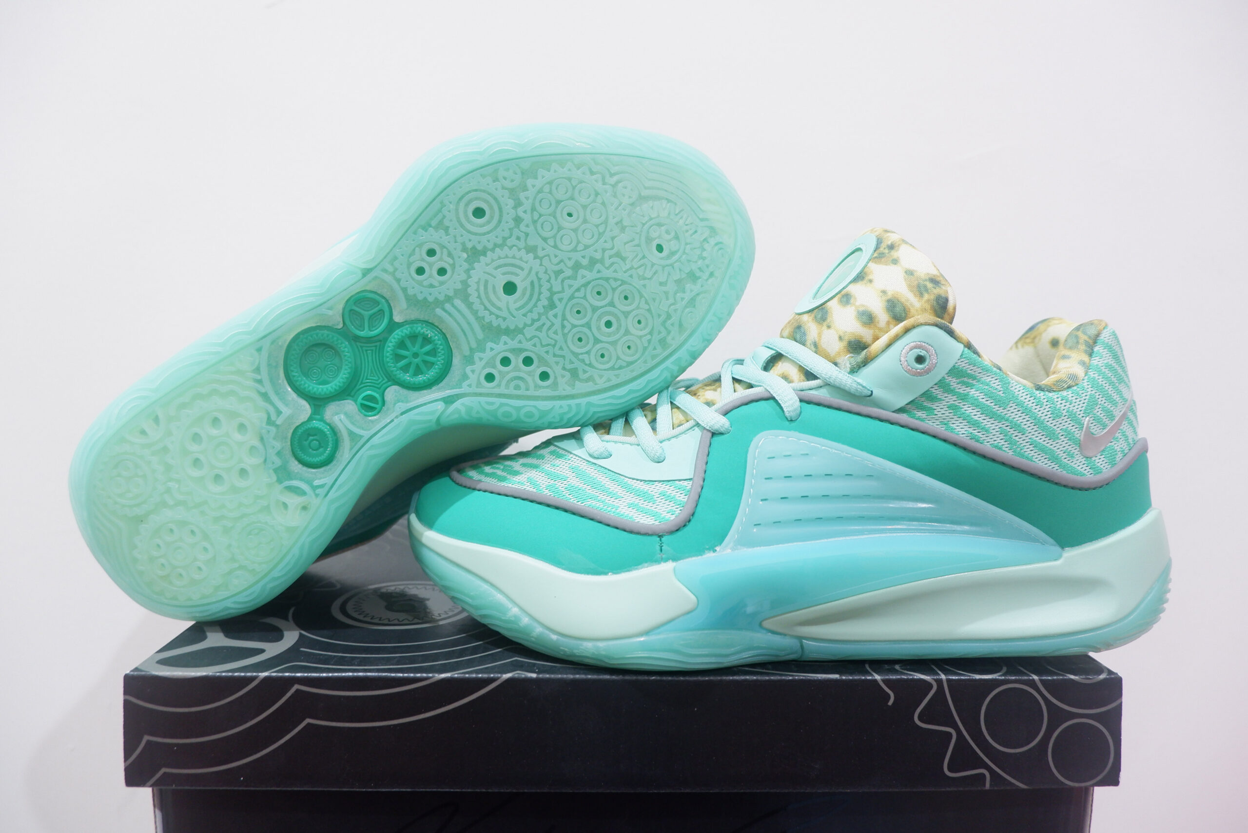 NIKE KD 16 LOW NRG WANDA SIZE 36-39