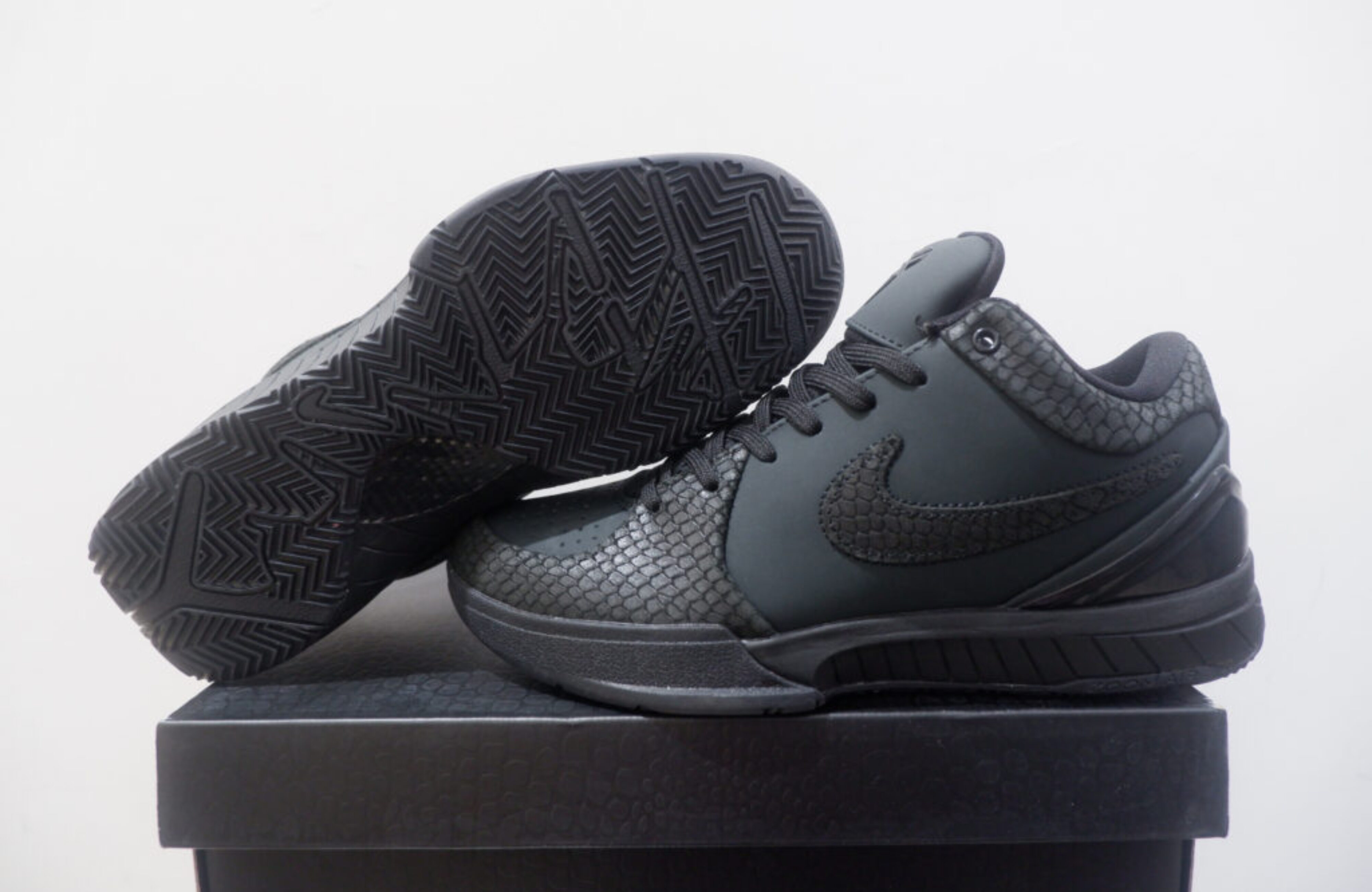 NIKE KOBE 4 PROTRO LOW GIFT OF MAMBA