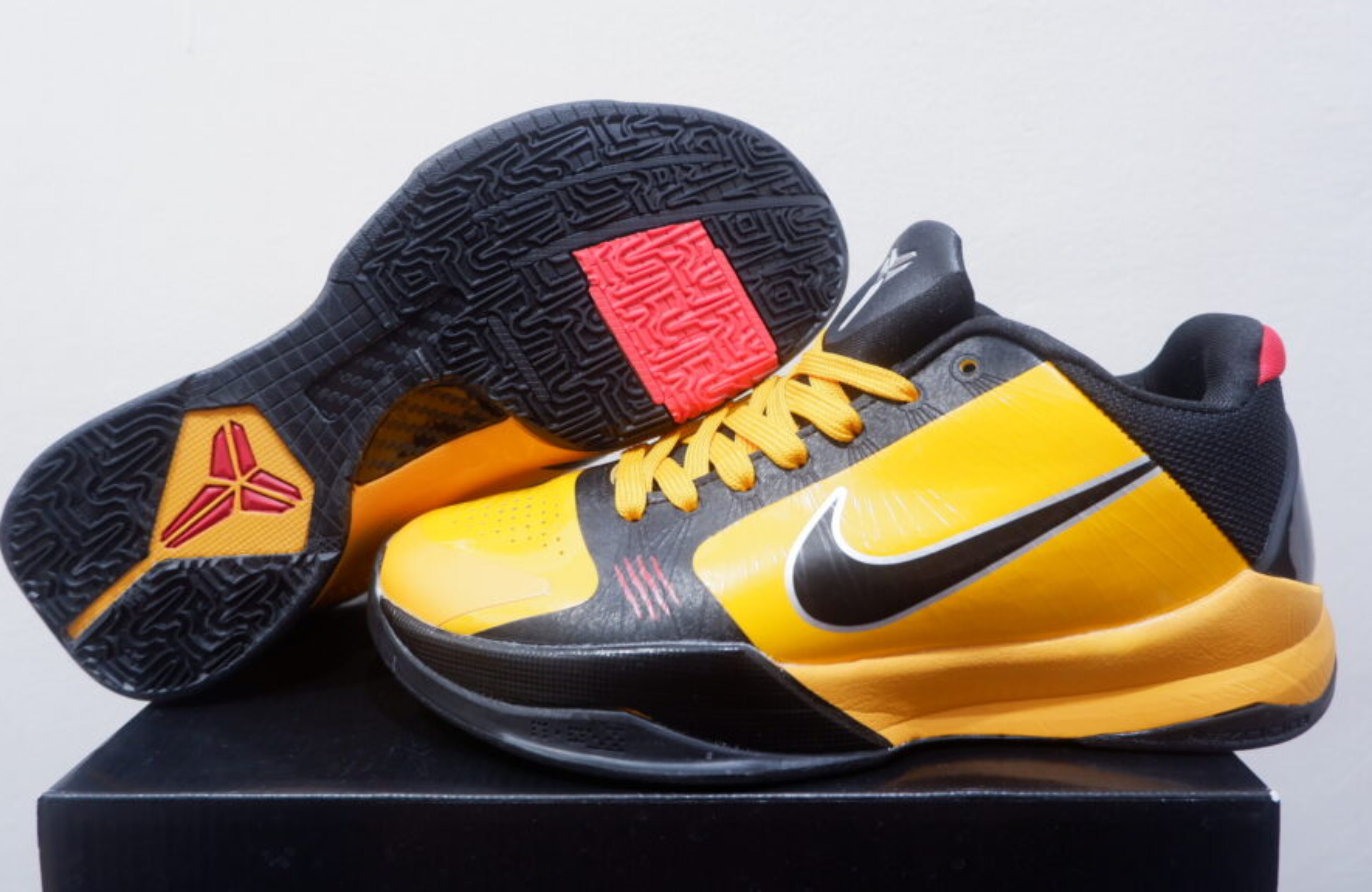 NIKE KOBE 5 PROTRO LOW BRUCE LEE SIZE 36-39
