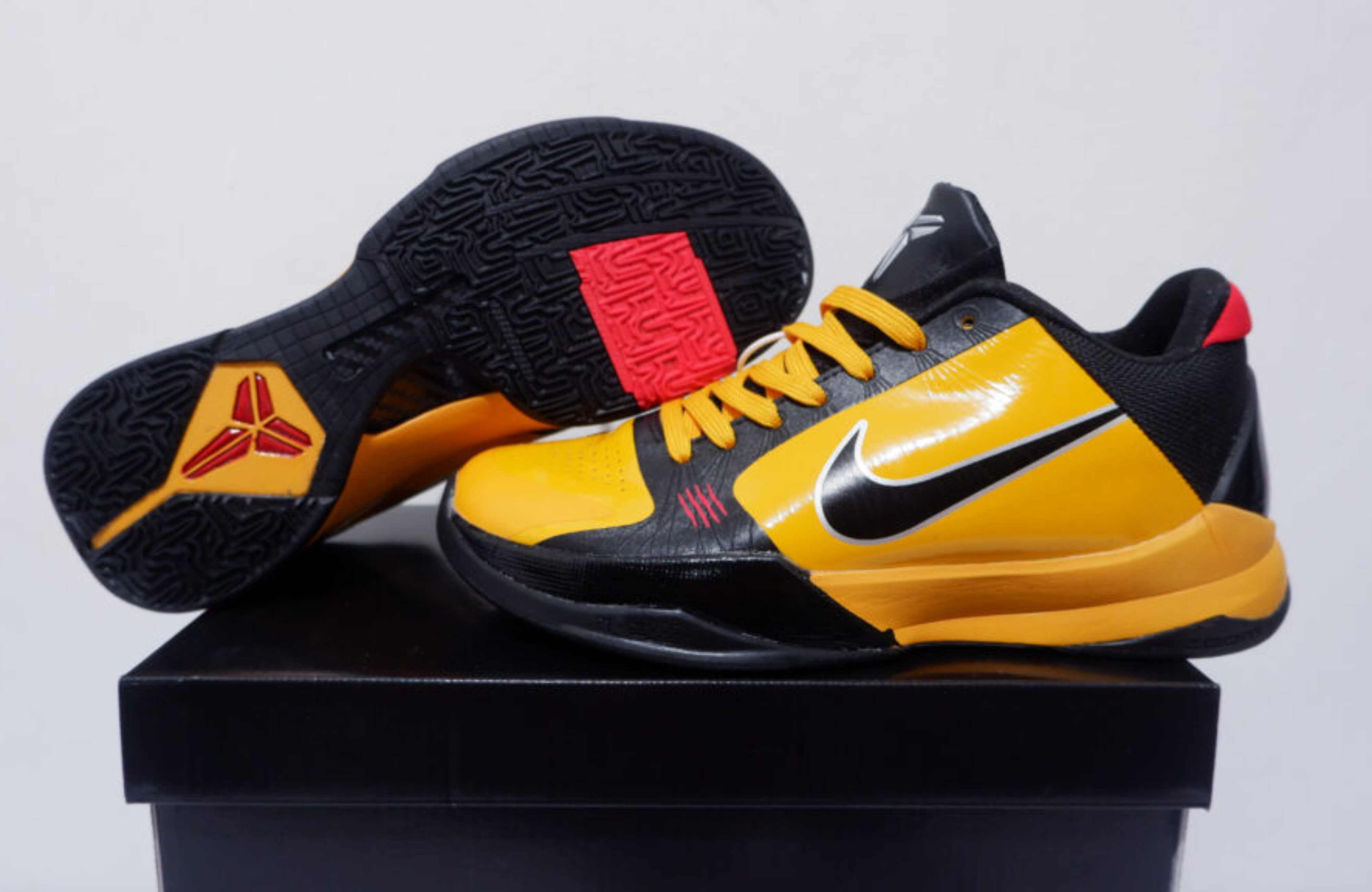NIKE KOBE 5 PROTRO LOW BRUCE LEE
