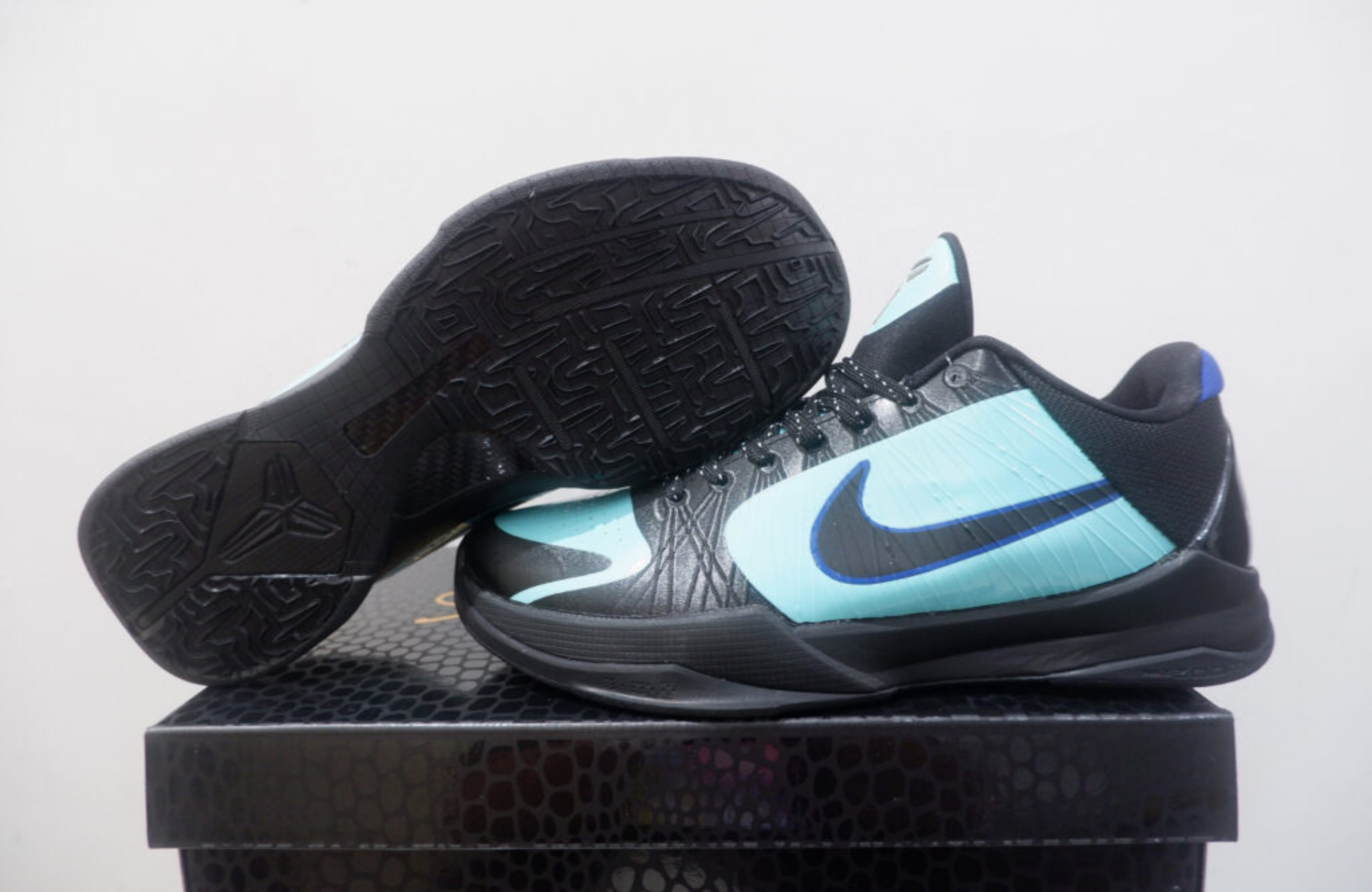 NIKE KOBE 5 PROTRO LOW THE ACADEMY