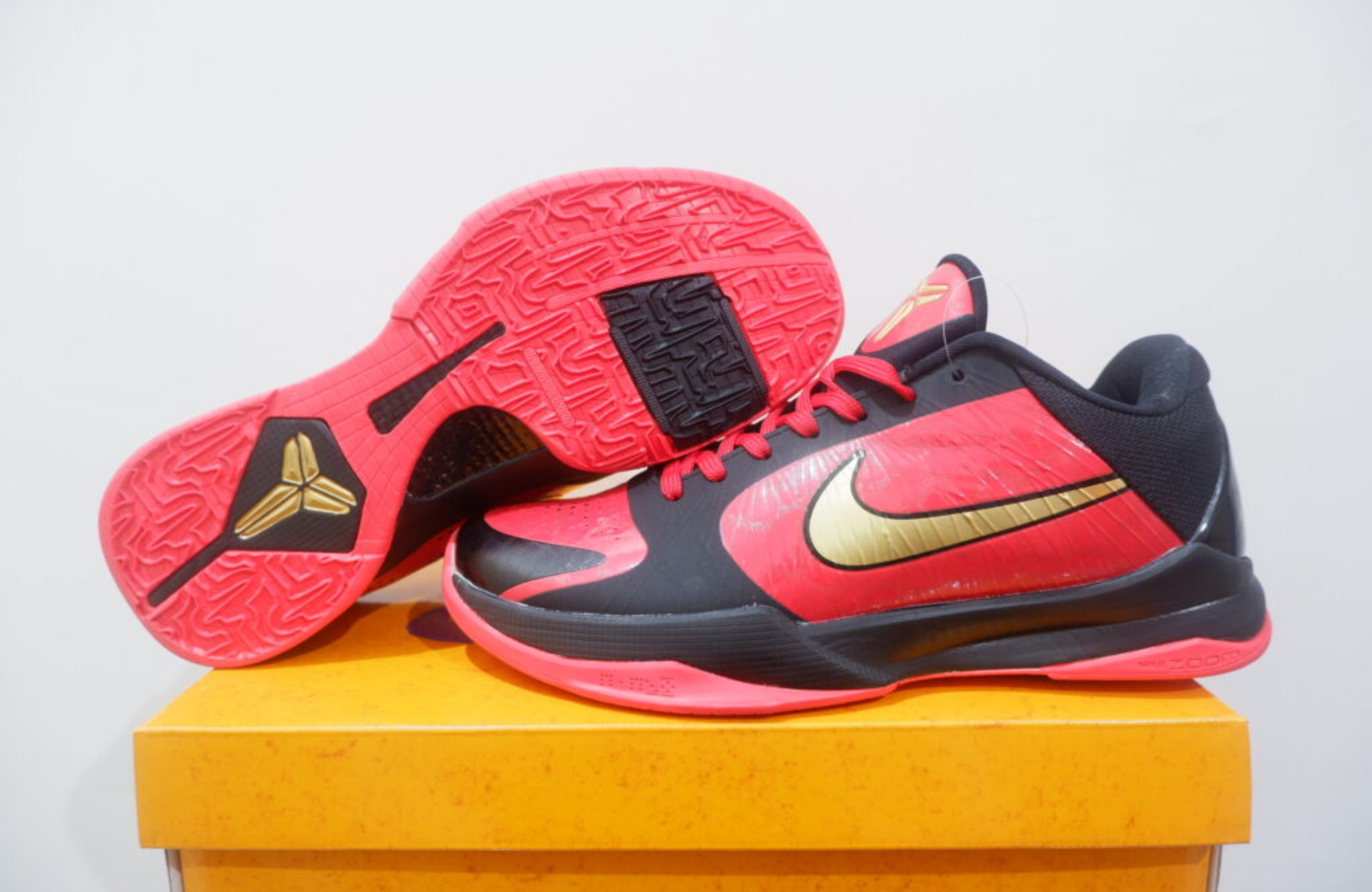 NIKE KOBE 5 PROTRO LOW UNIVERSITY RED
