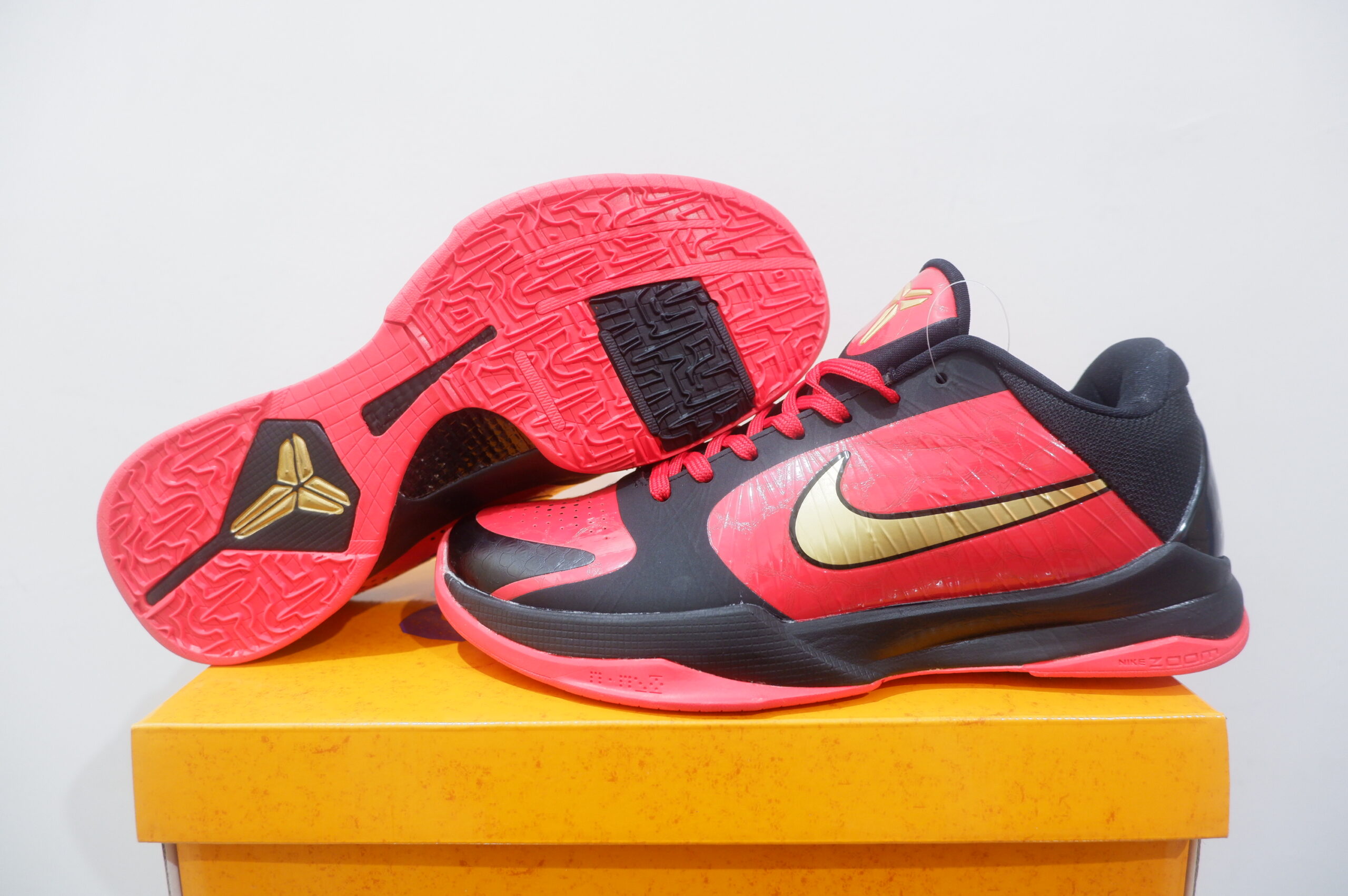 NIKE KOBE 5 PROTRO LOW UNIVERSITY RED