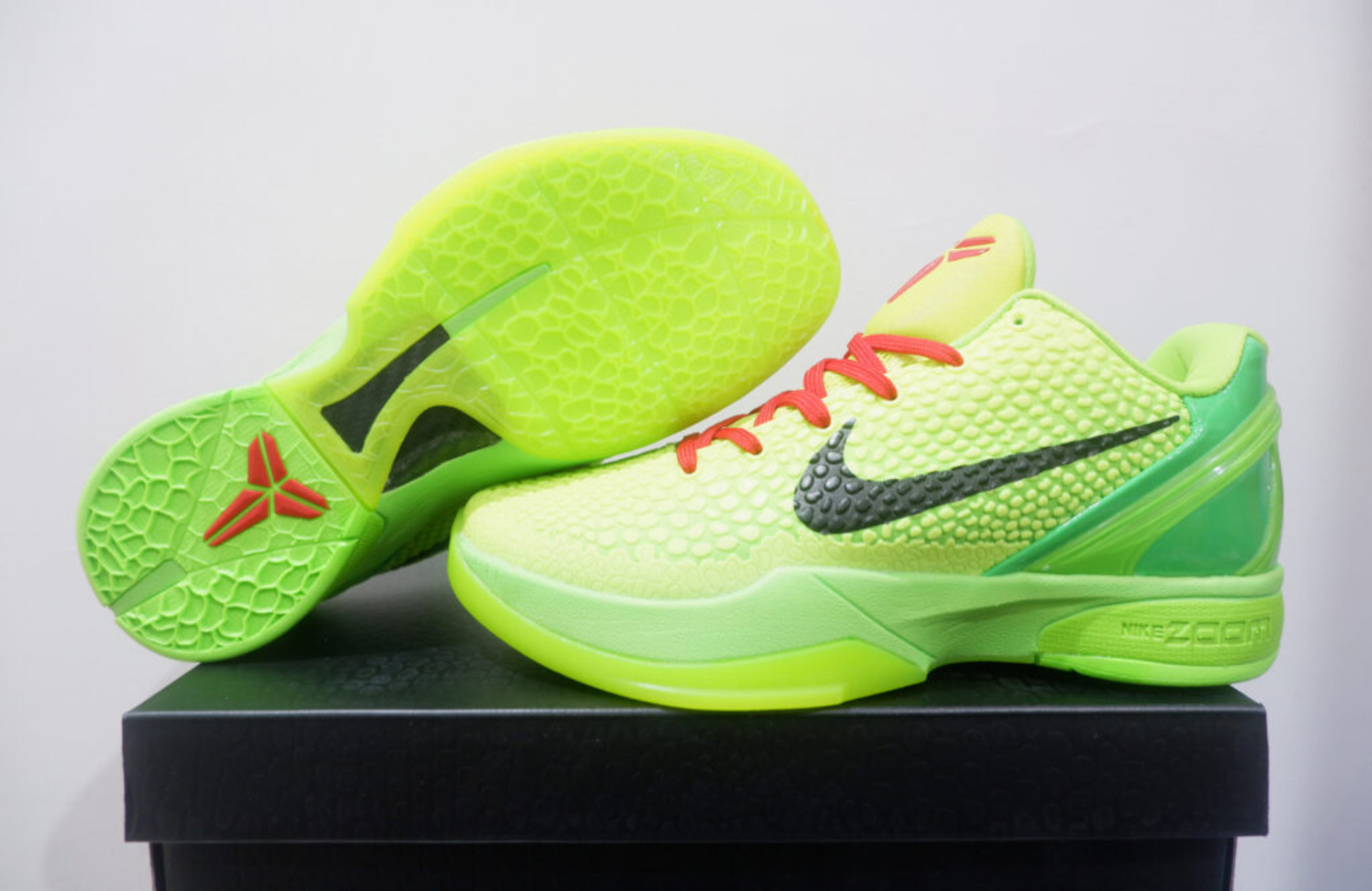 NIKE KOBE 6 PROTRO LOW GRINCH 2