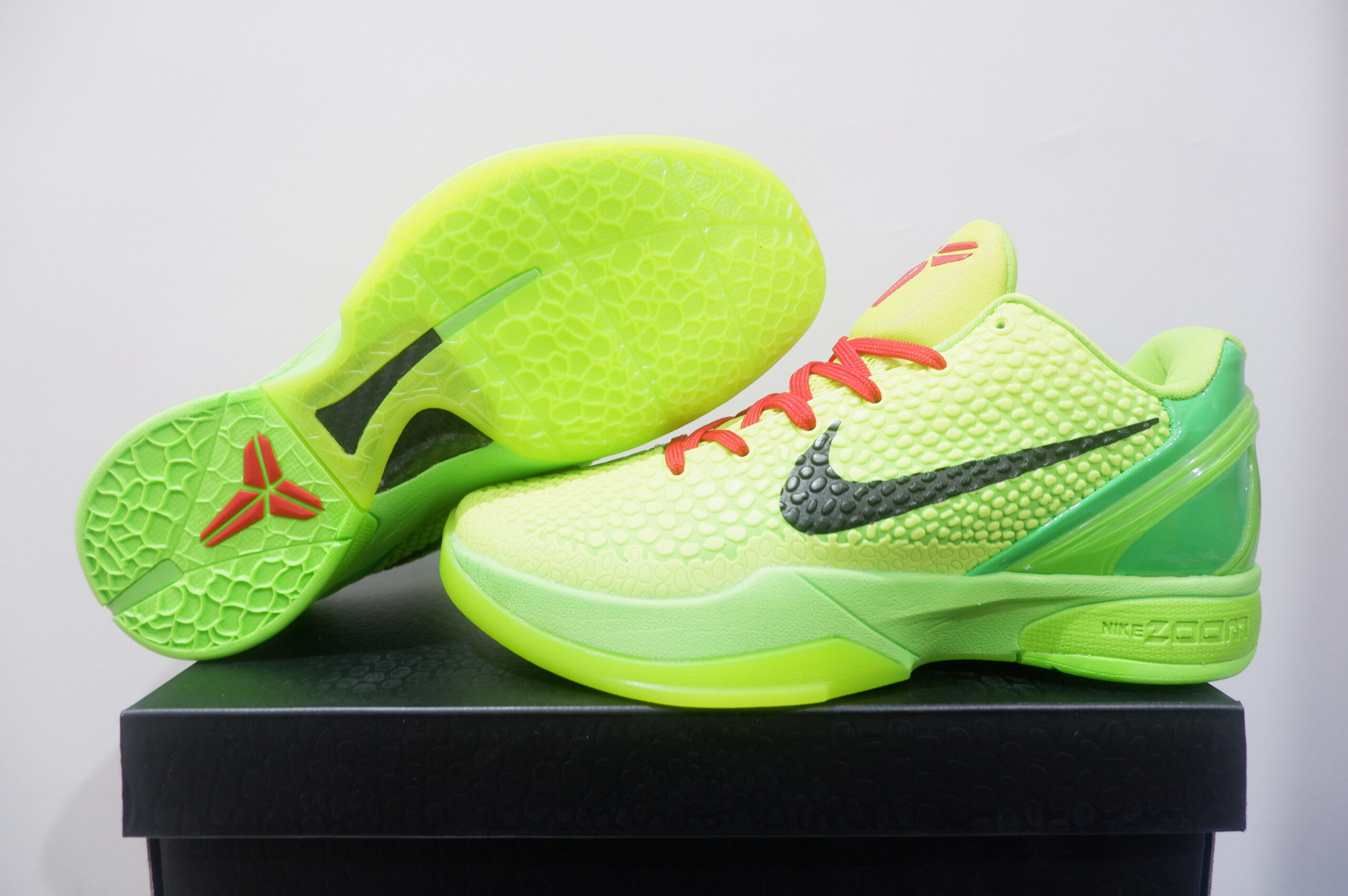 NIKE KOBE 6 PROTRO LOW GRINCH 2