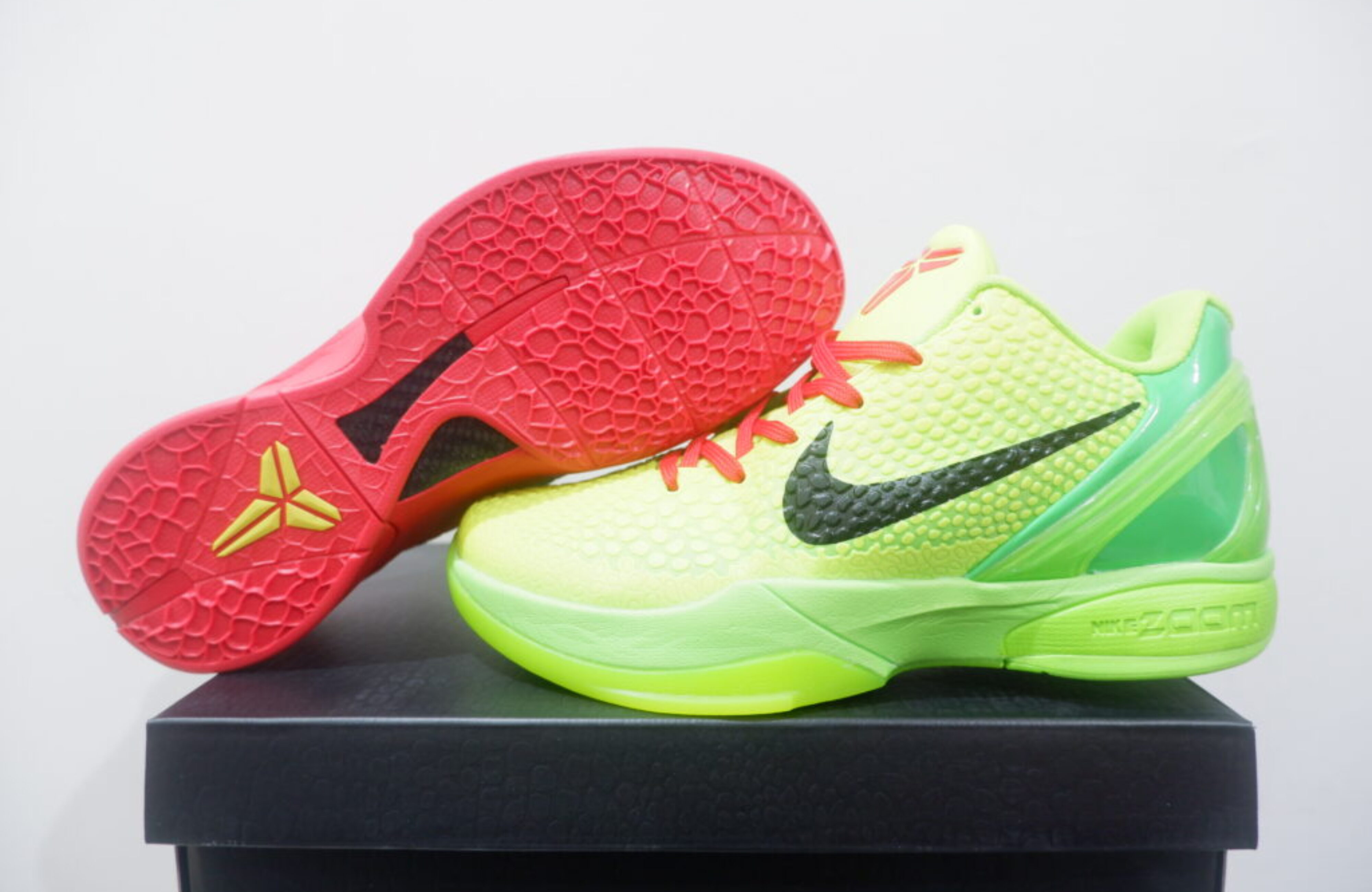 NIKE KOBE 6 PROTRO LOW GRINCH MISMATCH