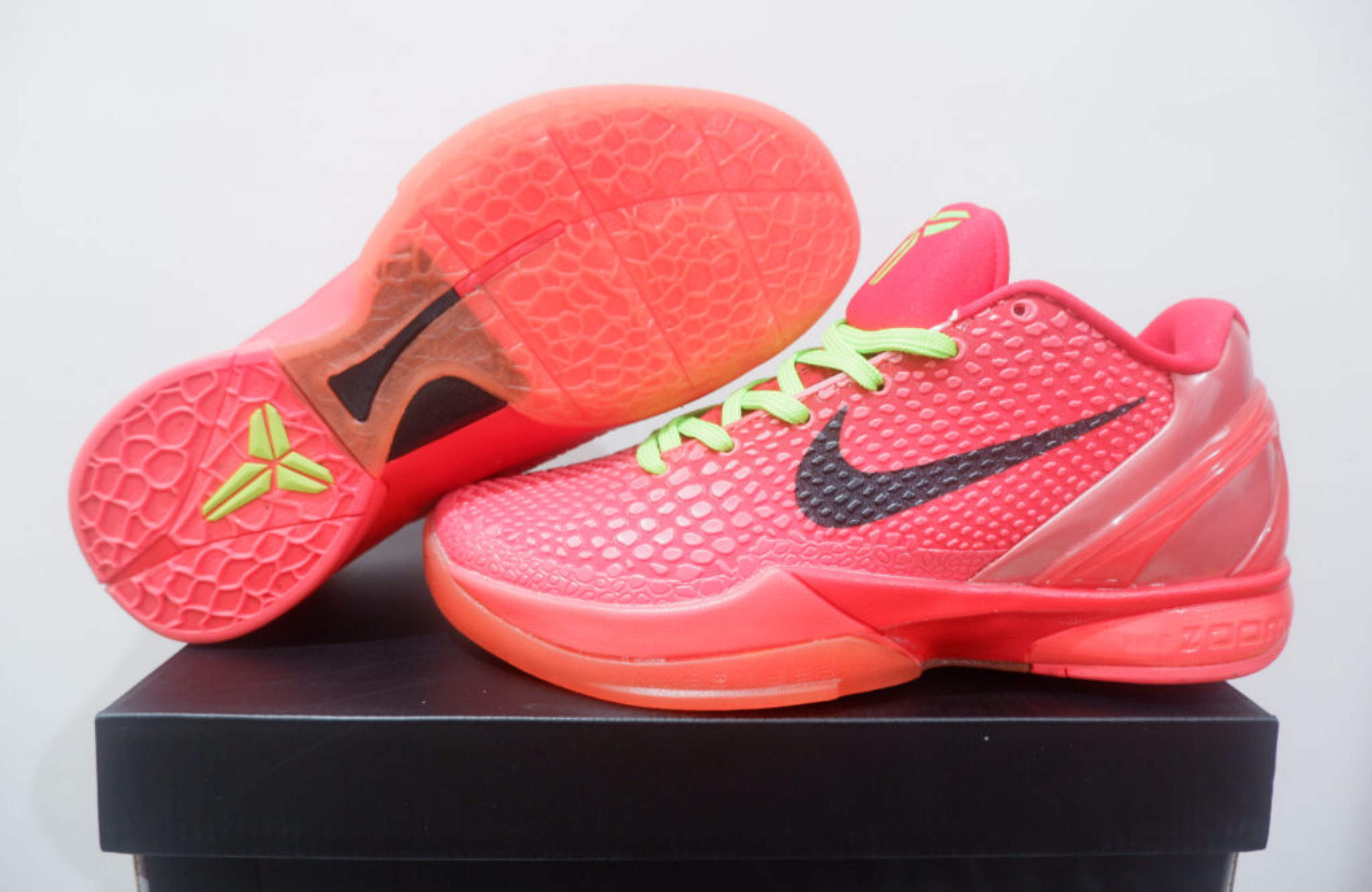 NIKE KOBE 6 PROTRO LOW REVERSE GRINCH 2