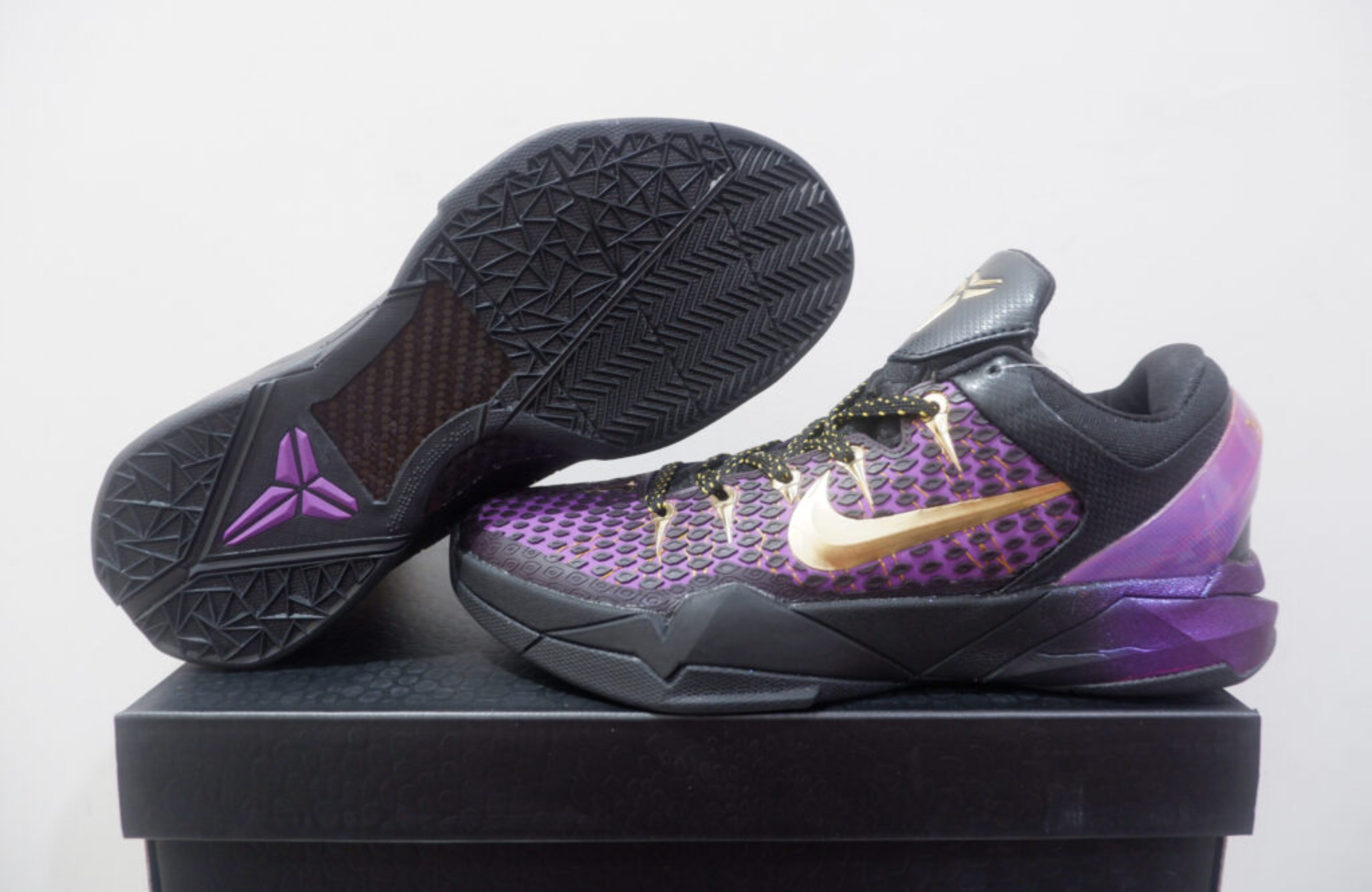 NIKE KOBE 7 PROTRO LOW BLACK PANTHERS