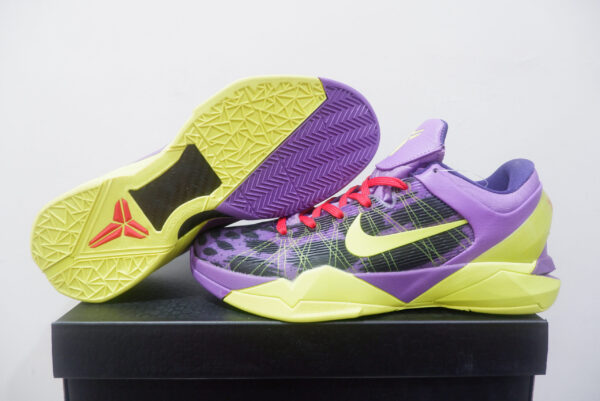 NIKE KOBE 7 PROTRO LOW CHRISTMAS NIKE KOBE 7 PROTRO LOW CHRISTMAS